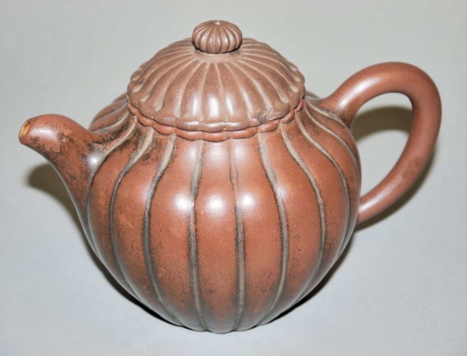 Ancient kürbis-kännchen of Yixing clay, China, Qing/Republic period, c. 1900