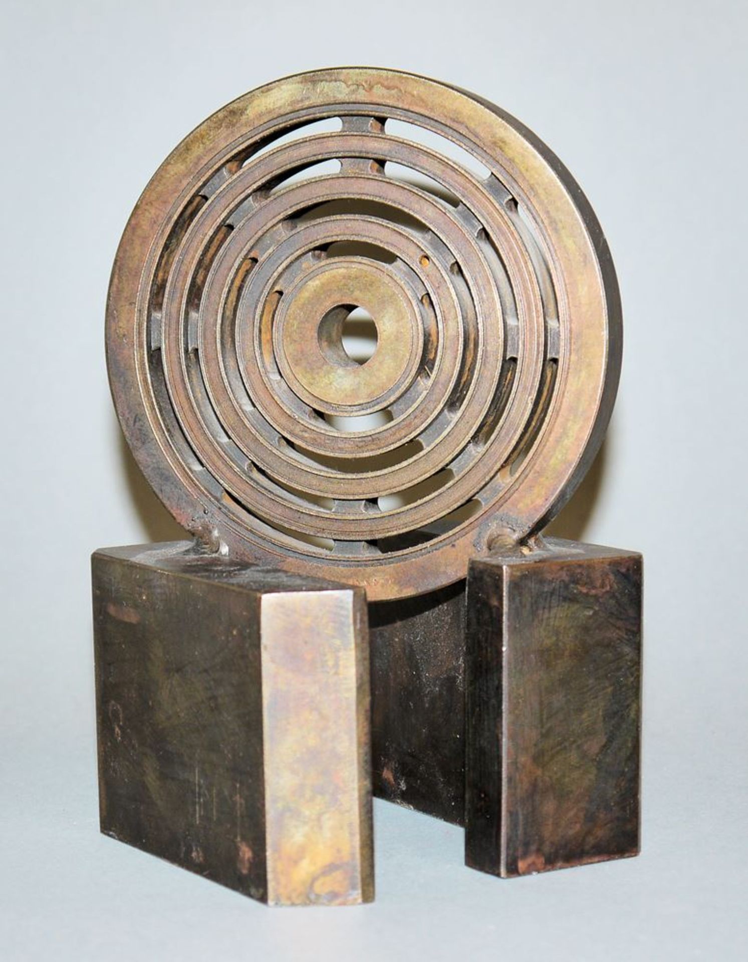 Michael Lingrên, bronze sculpture "Seen behind the target"