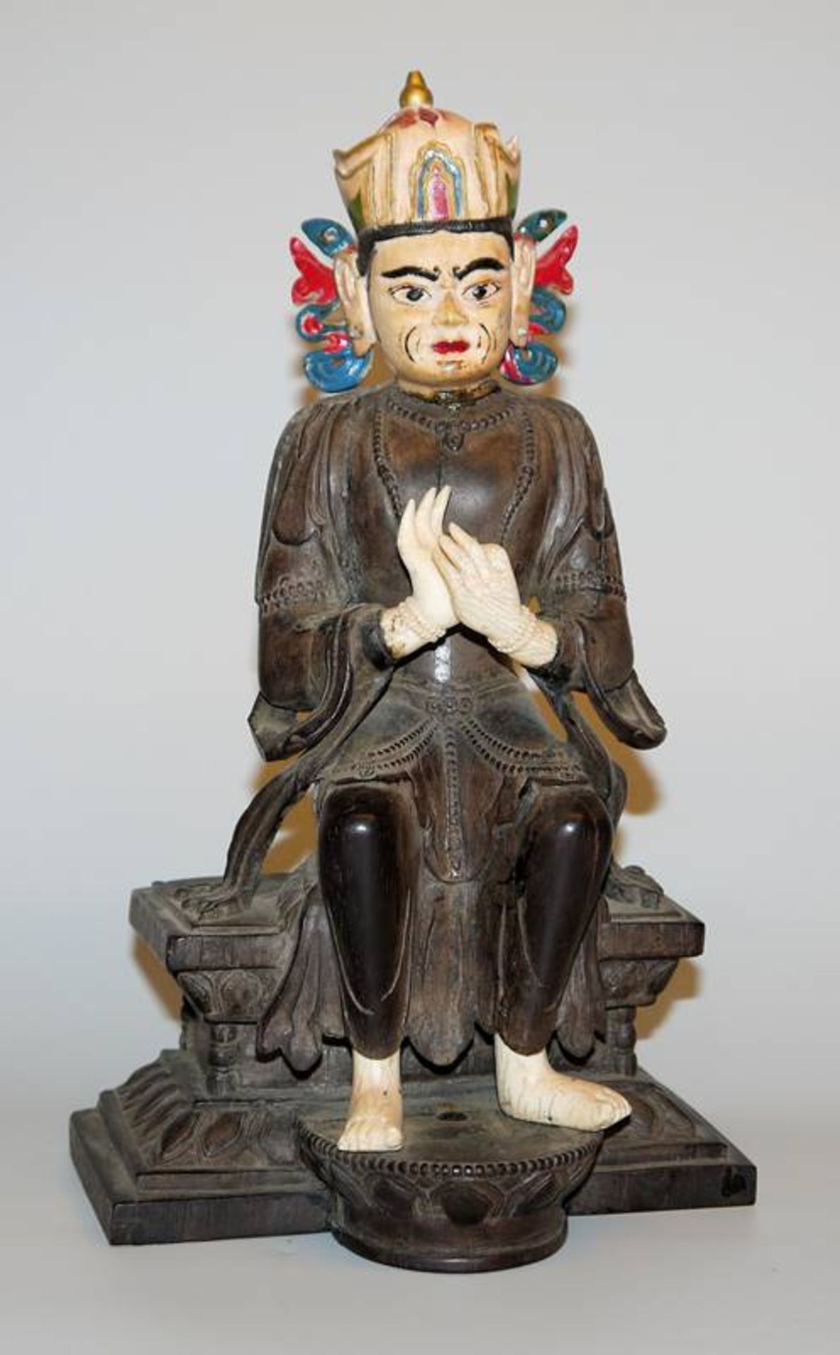 Wooden sculpture of the Buddha Maitreya as Padmasambhava, sino-tibetan 19th century.