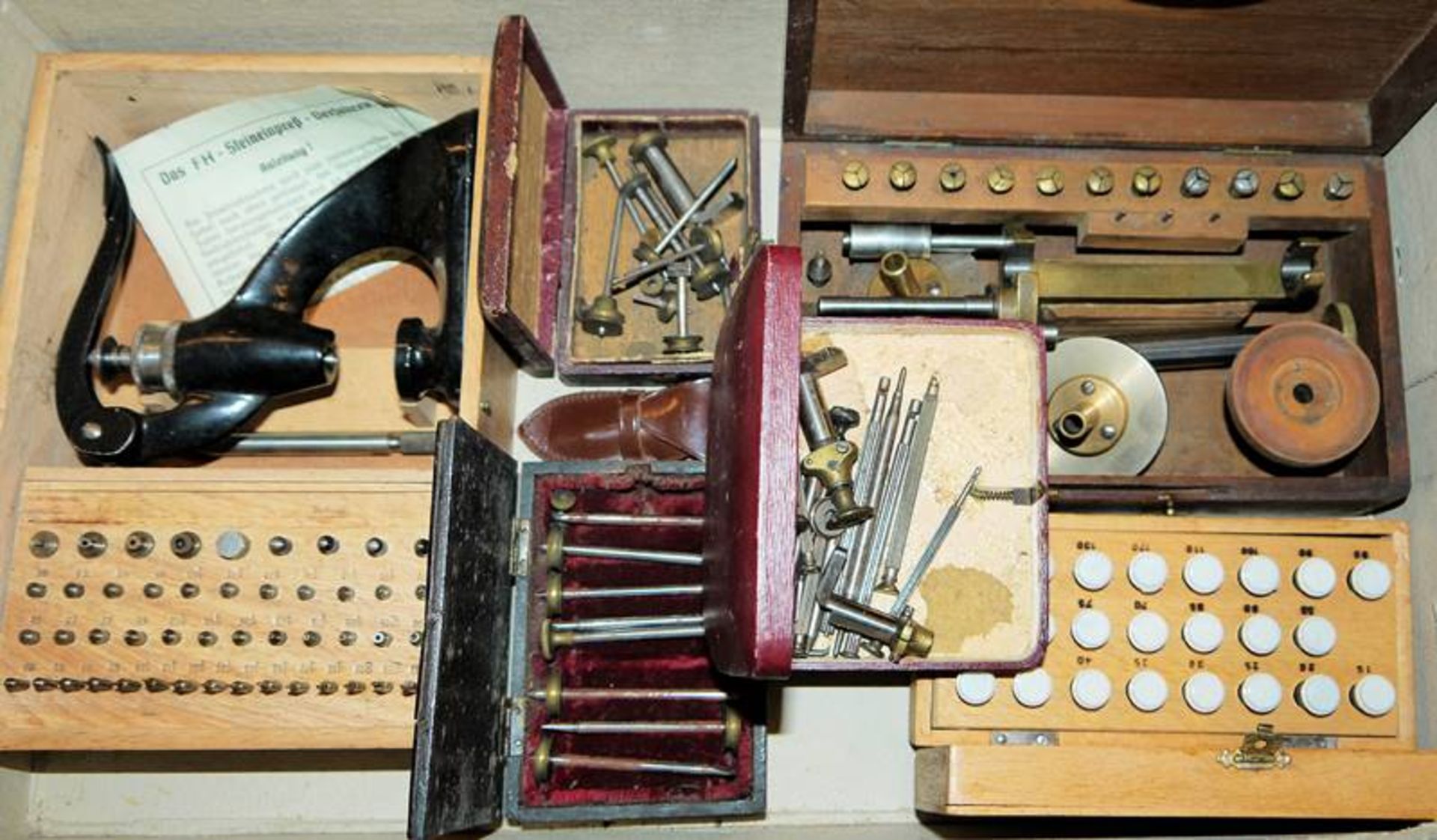 Feinmechanisches Werkzeug und Zubehör aus Nachlass eines Uhrmachers ab 1900 - Image 2 of 3