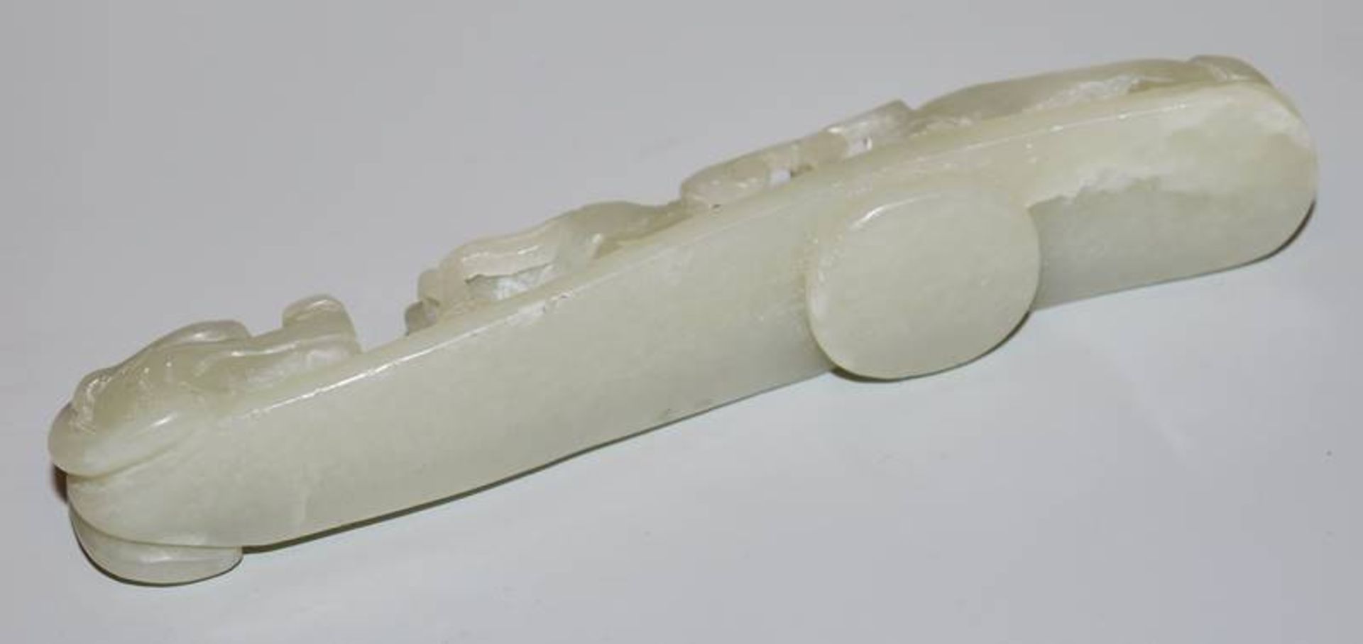 Jade belt hook, China, probably Qing period 18th/19th century - Image 3 of 3