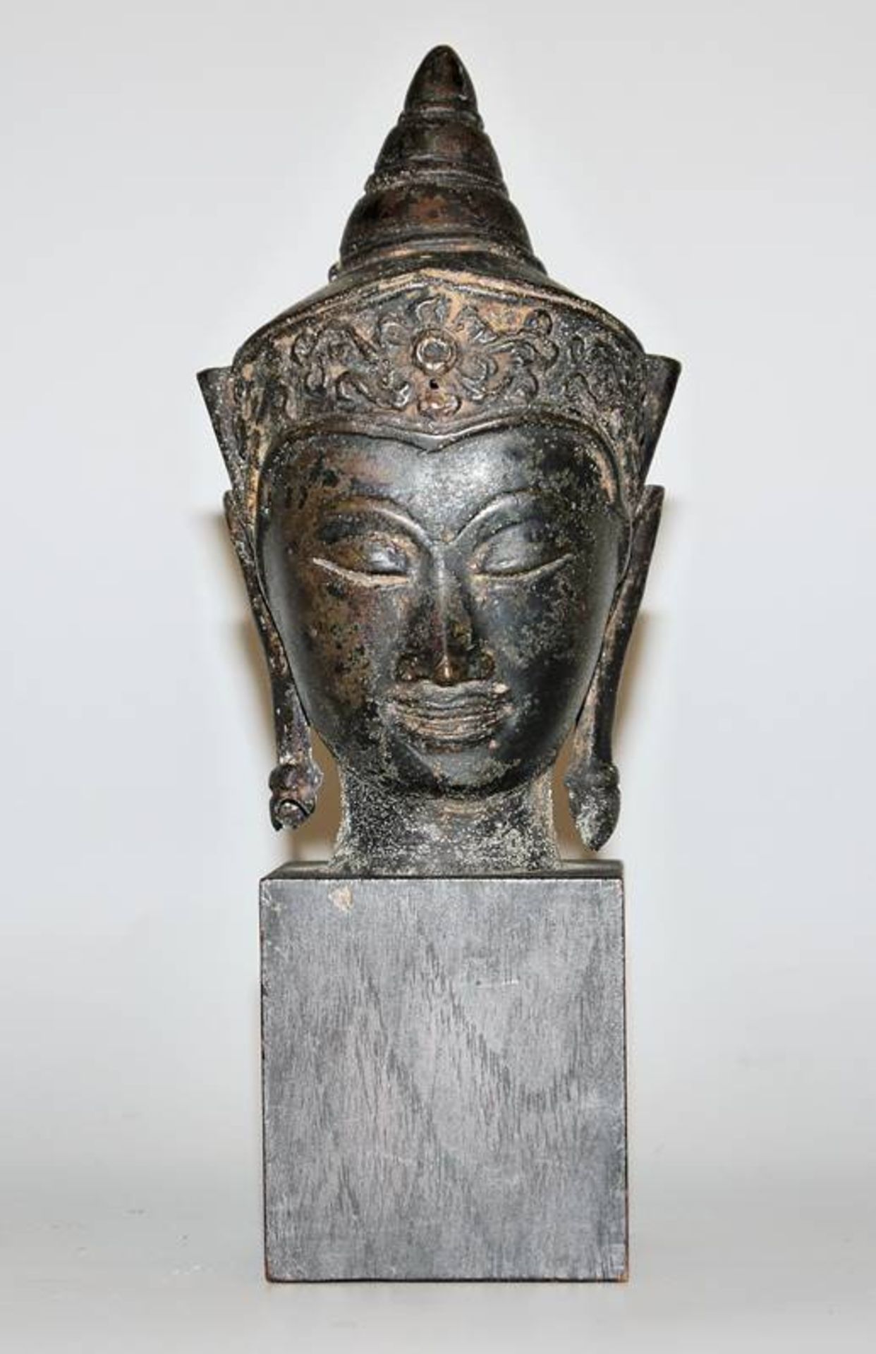Kopf des bekrönten Buddha, Bronze, Thailand 17./18.Jh.
