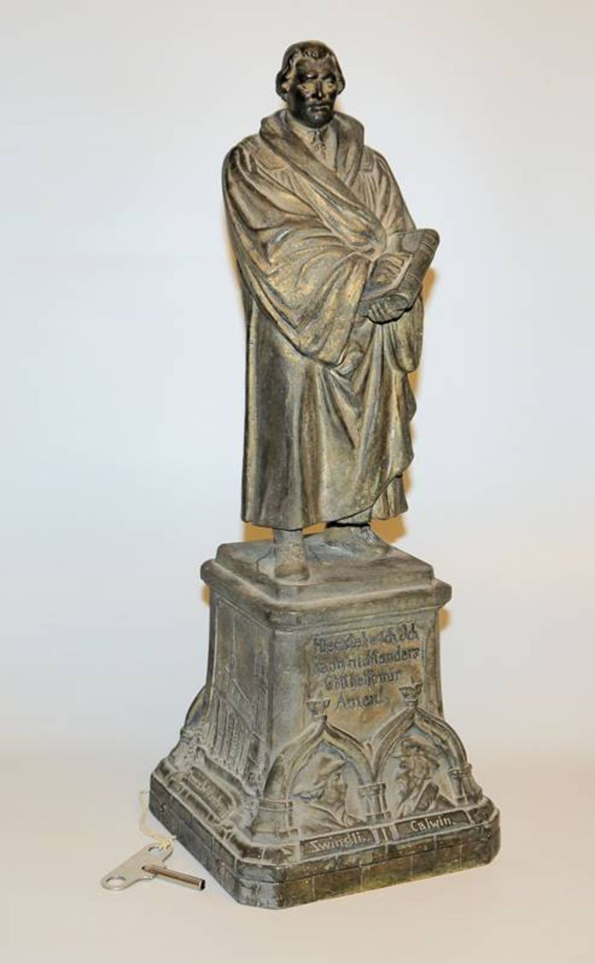 Statue des Martin Luther mit Spieluhr von 1883
