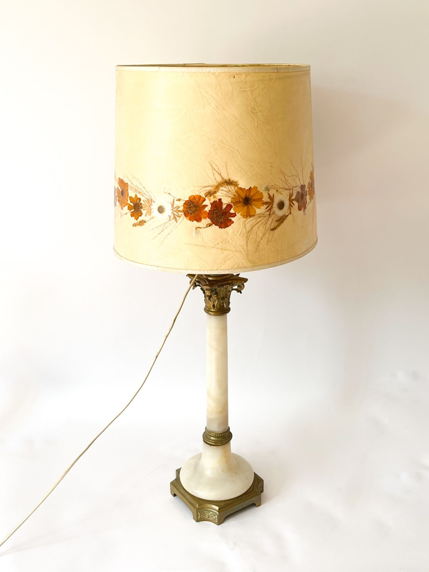 Alabaster lamp with applications made out of bronze - Image 3 of 11