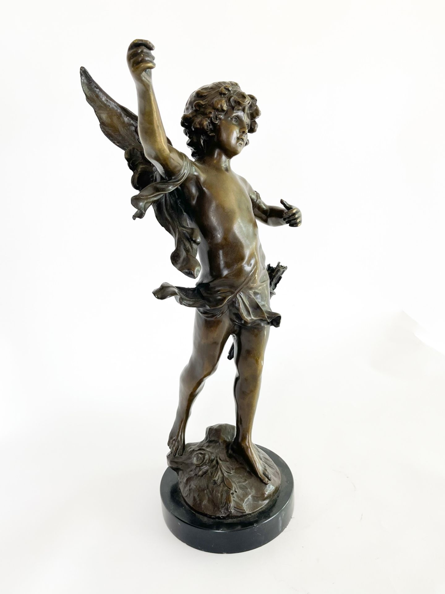 Große Bronzefigur "geflügelter Putto" - Bild 8 aus 15