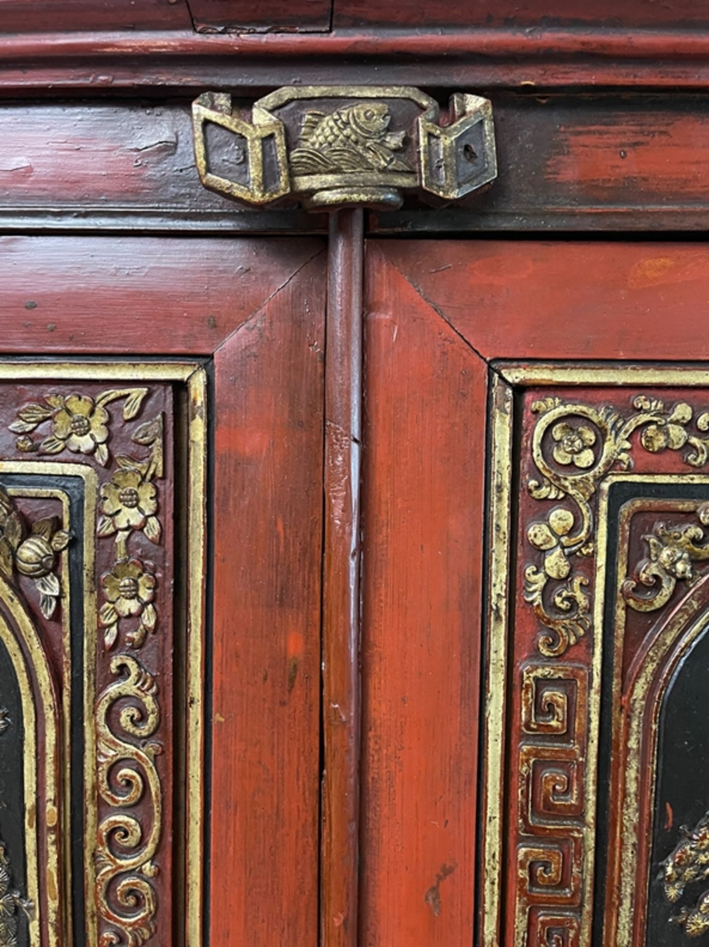 Red chinese cabinet from the 19th century - Image 9 of 12