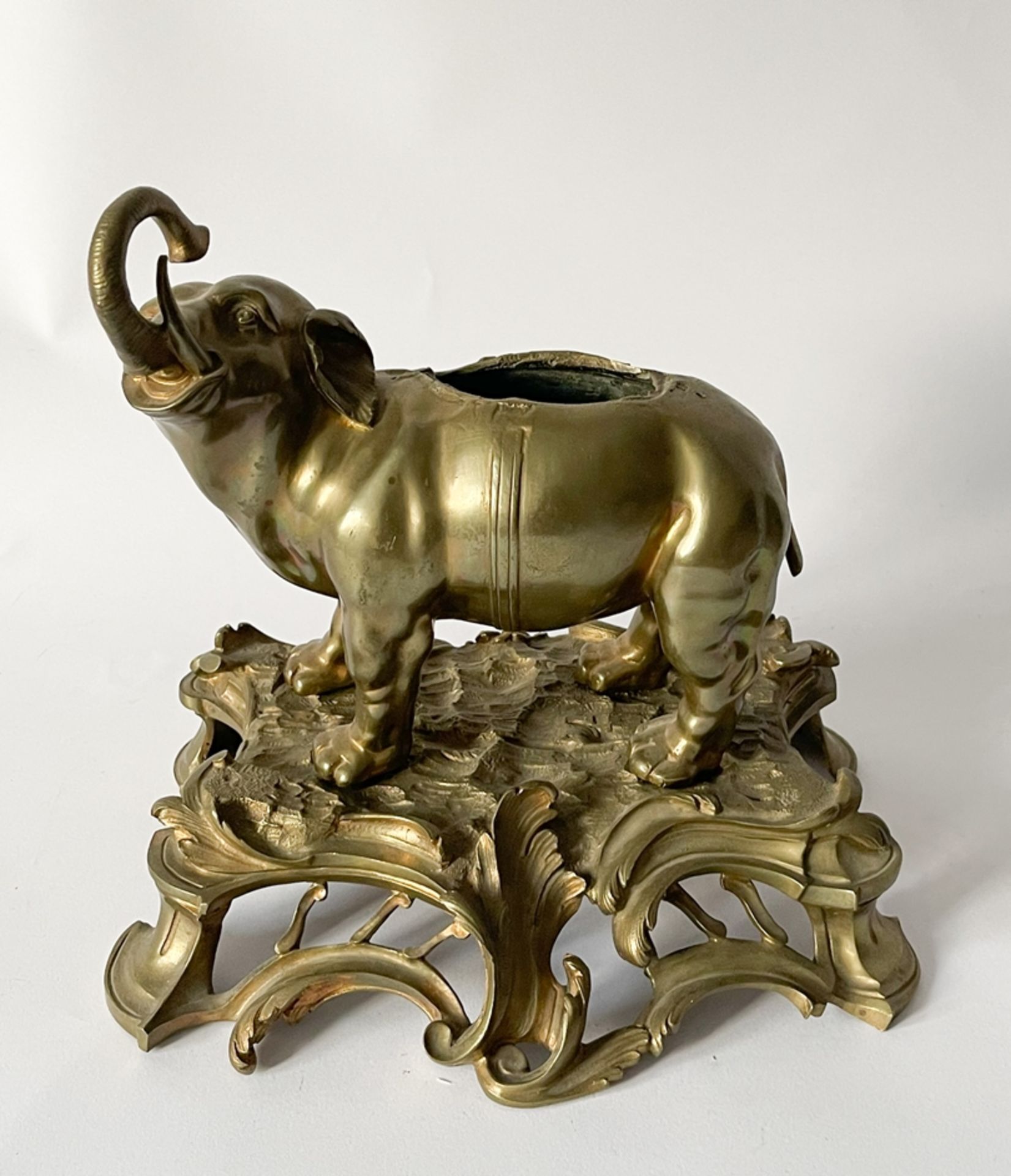 Elefant aus Bronze auf Prunksockel - Bild 3 aus 14