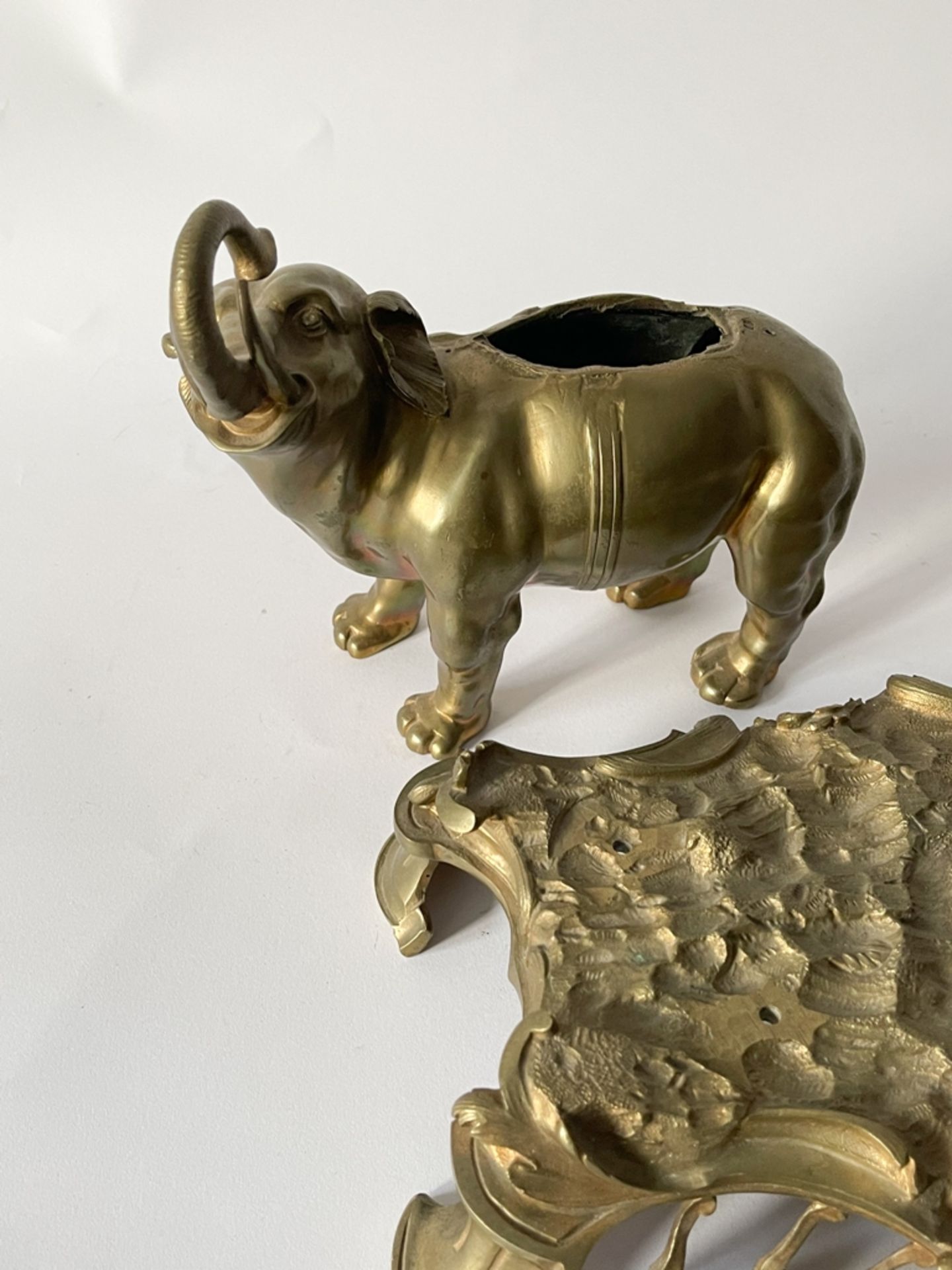 Elefant aus Bronze auf Prunksockel - Bild 12 aus 14
