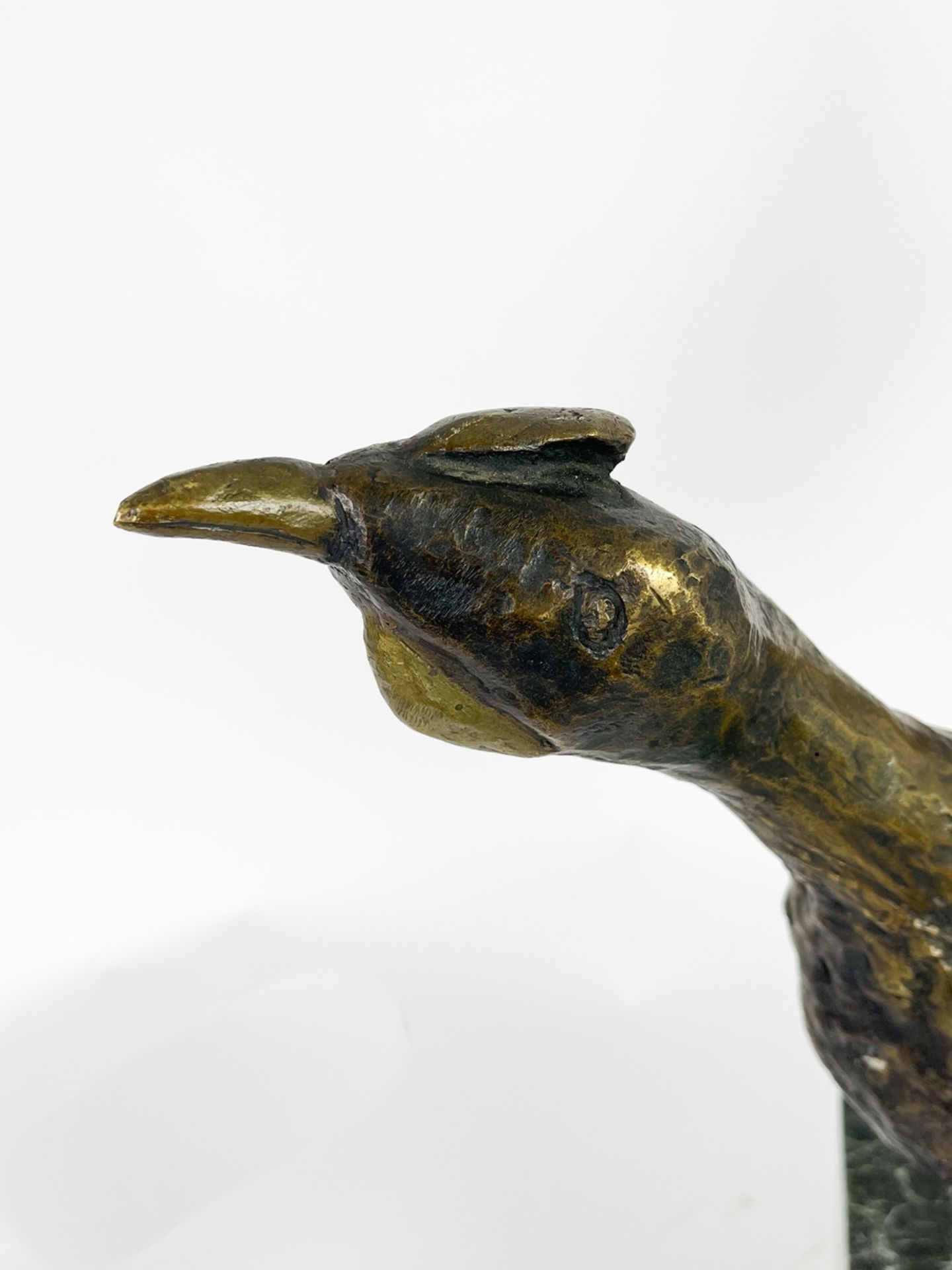 Moderne Bronzeskulptur auf Marmor "Vogel/Hahn"  - Bild 9 aus 12