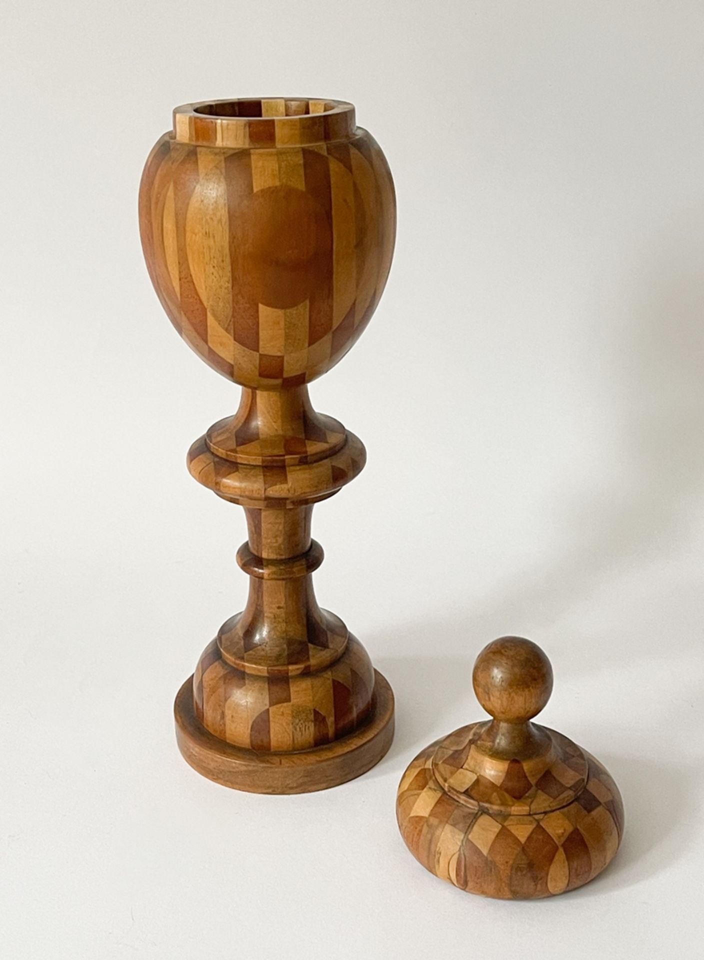 Masterpiece wooden goblet with lid - Image 2 of 6