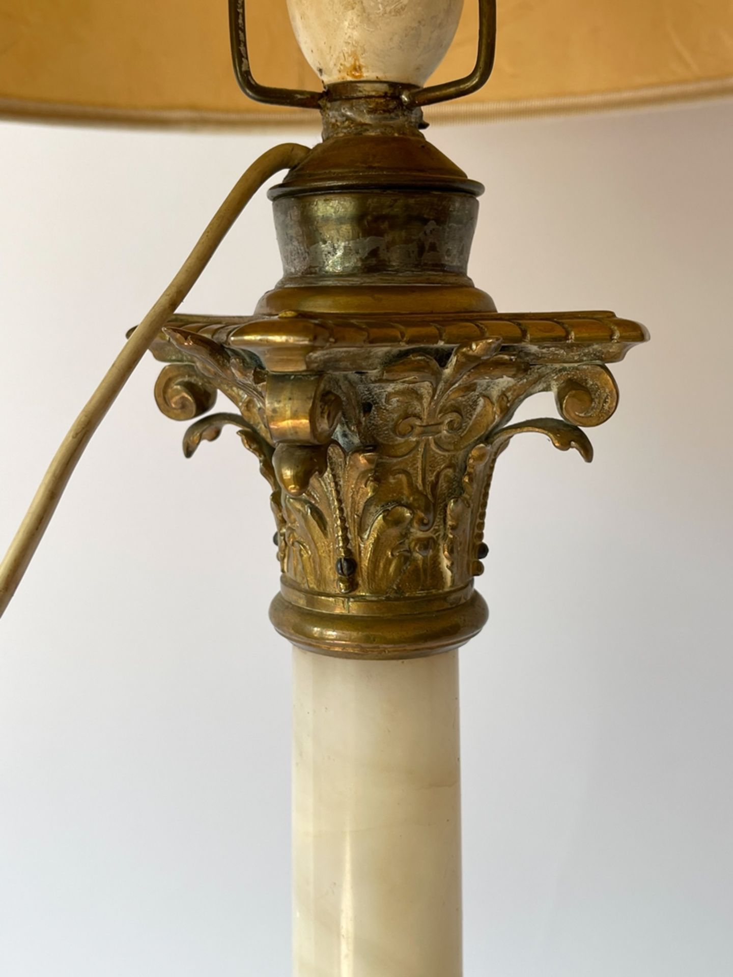 Alabaster lamp with applications made out of bronze - Image 5 of 11