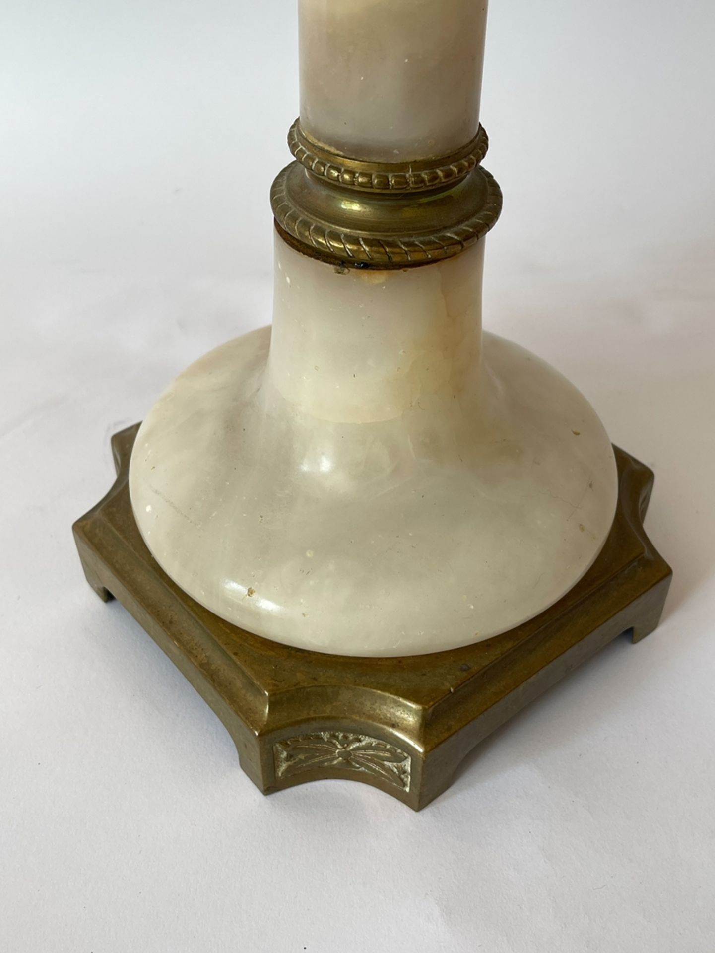 Alabaster lamp with applications made out of bronze - Image 7 of 11