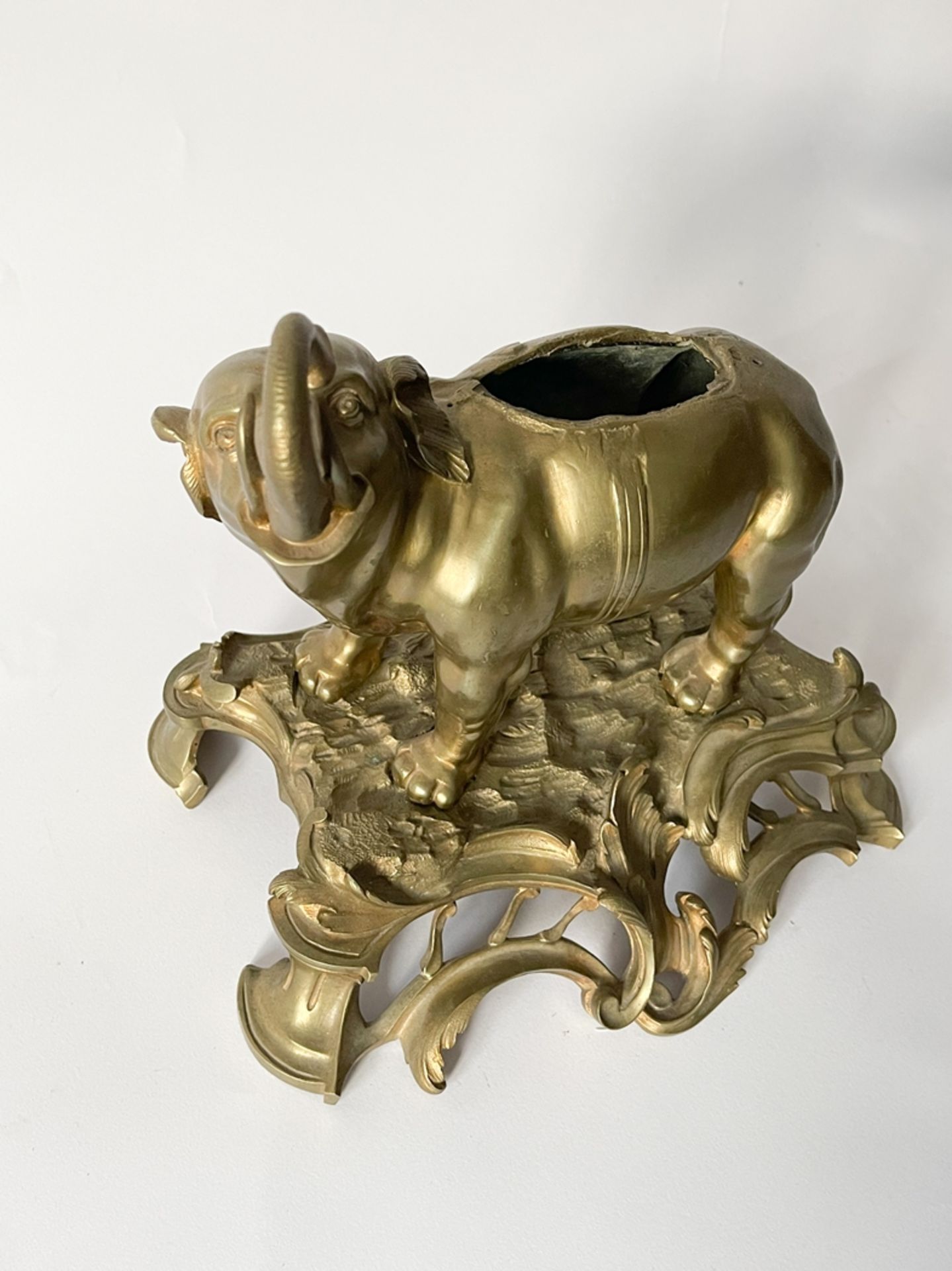 Elefant aus Bronze auf Prunksockel - Bild 4 aus 14
