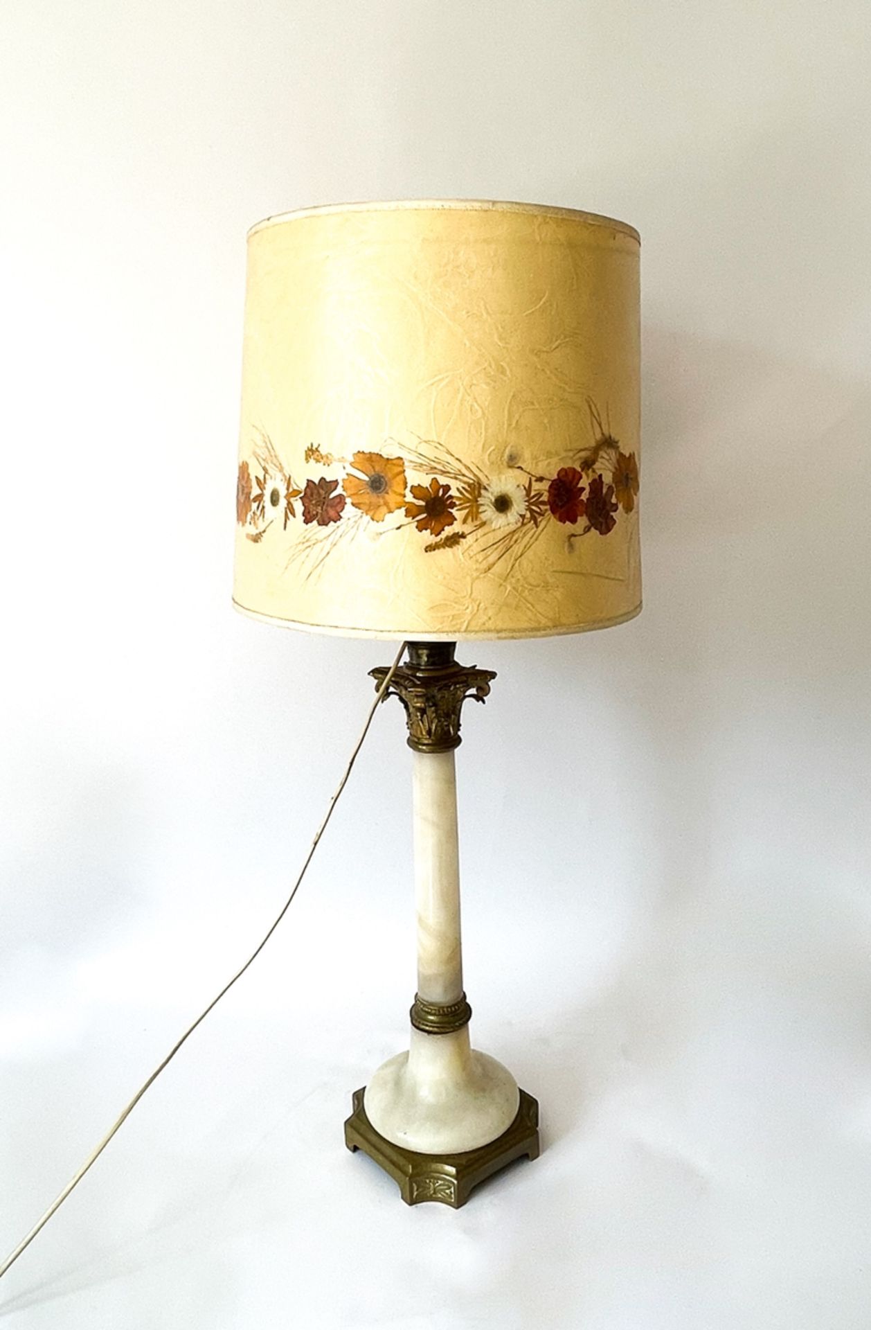 Alabaster lamp with applications made out of bronze - Image 2 of 11
