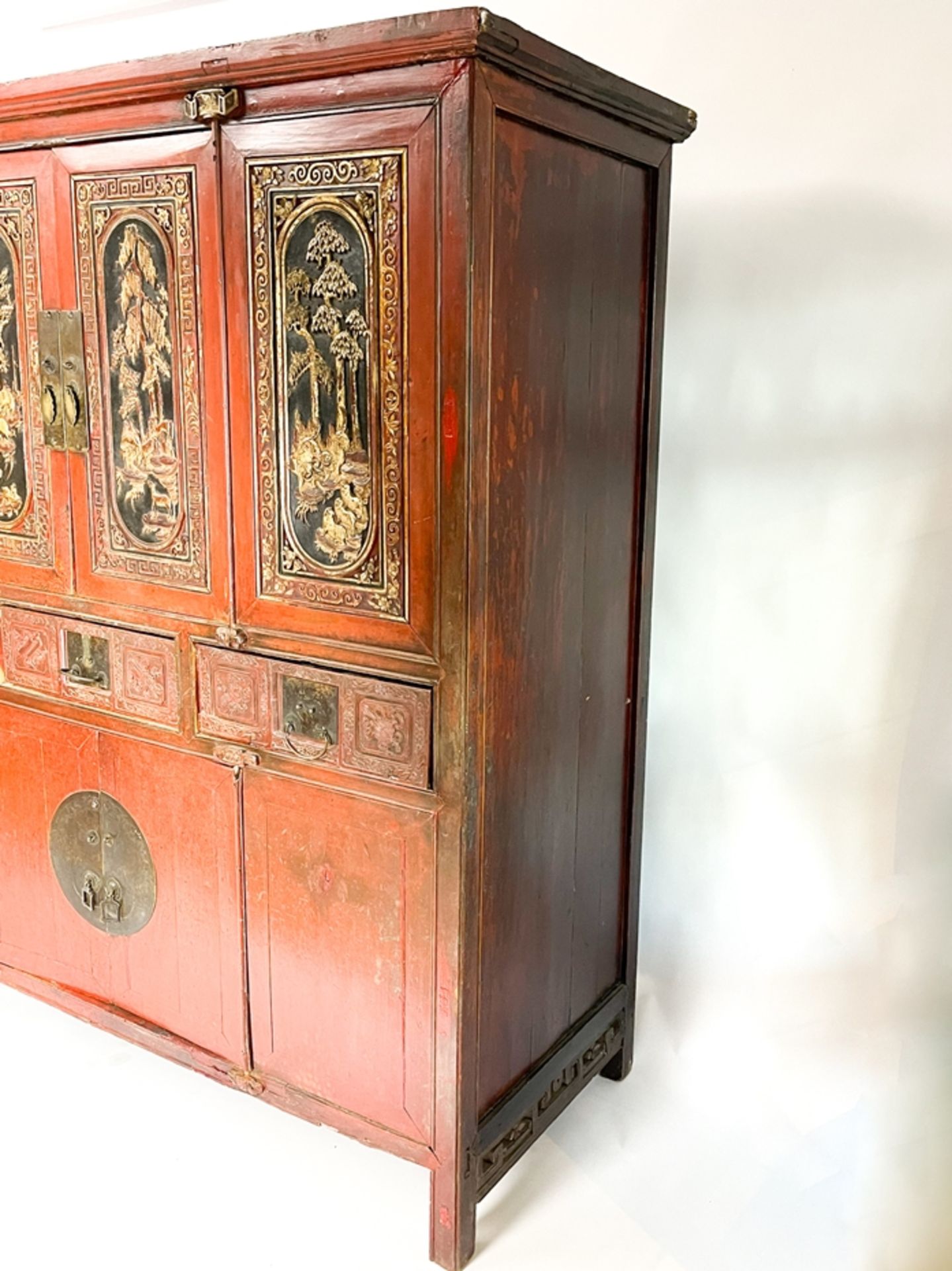 Red chinese cabinet from the 19th century - Image 7 of 12