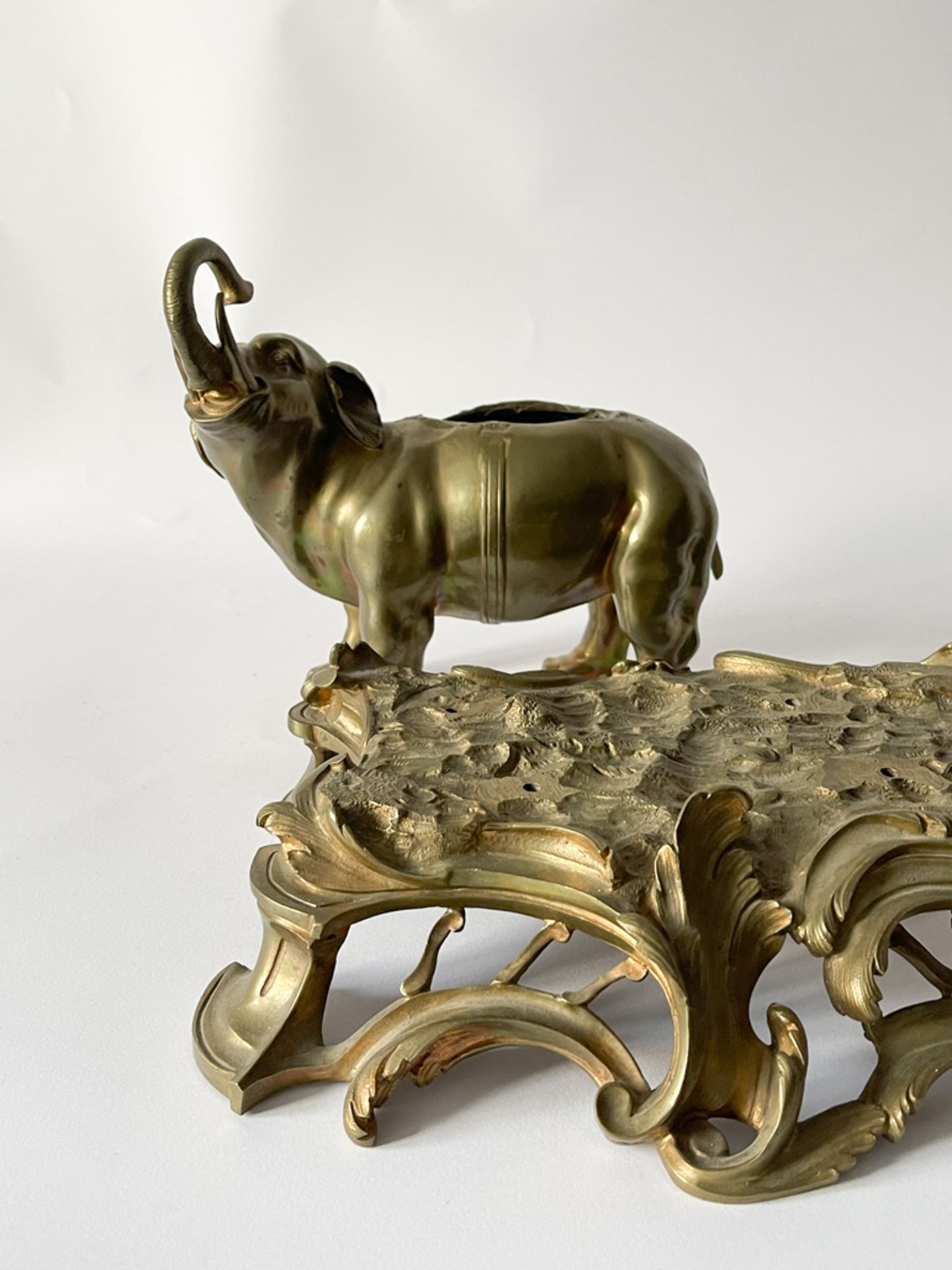 Elefant aus Bronze auf Prunksockel - Bild 11 aus 14