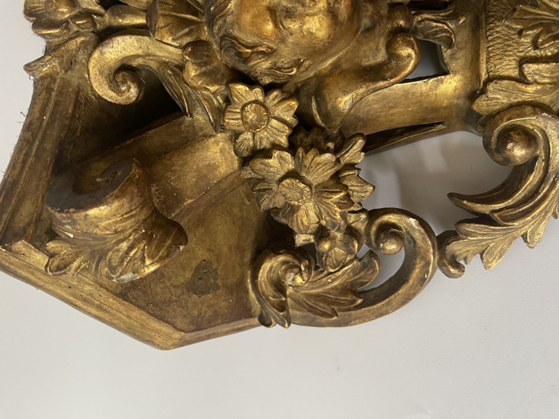 Carved, gilded corbel - Image 4 of 9