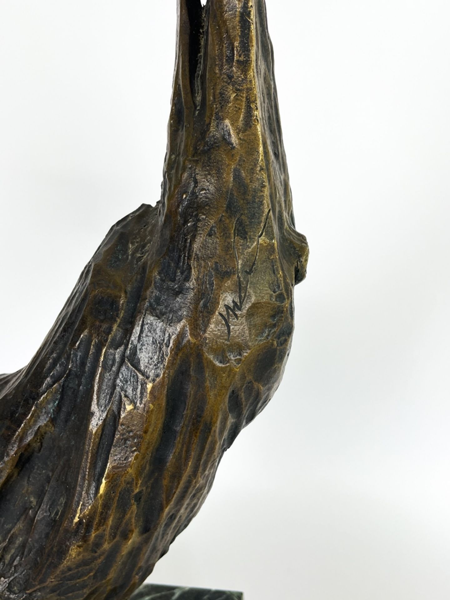 Moderne Bronzeskulptur auf Marmor "Vogel/Hahn" - Image 10 of 12