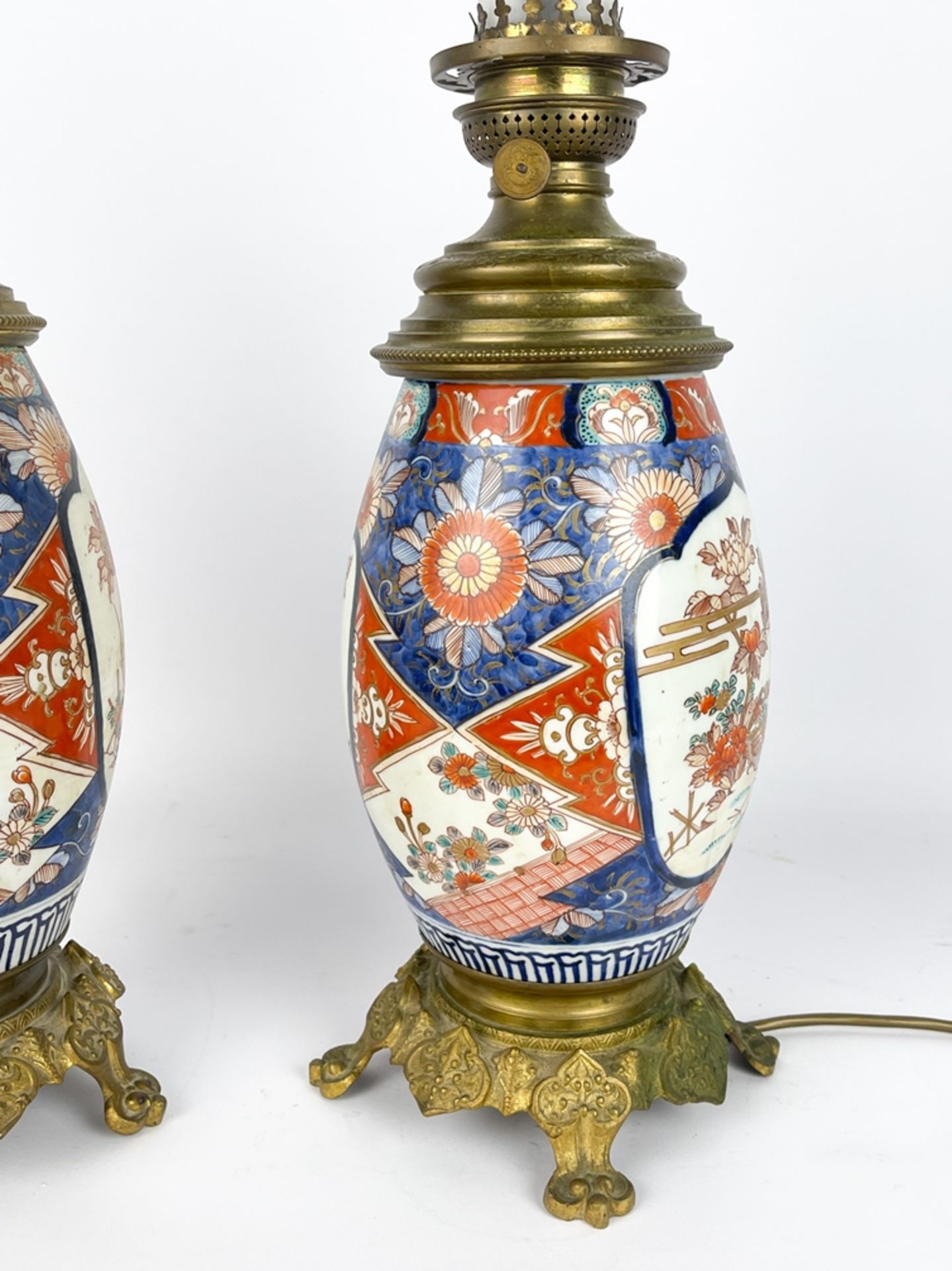 Paar Chinoiserie Lampen mit Bronzemontierung - Bild 7 aus 18