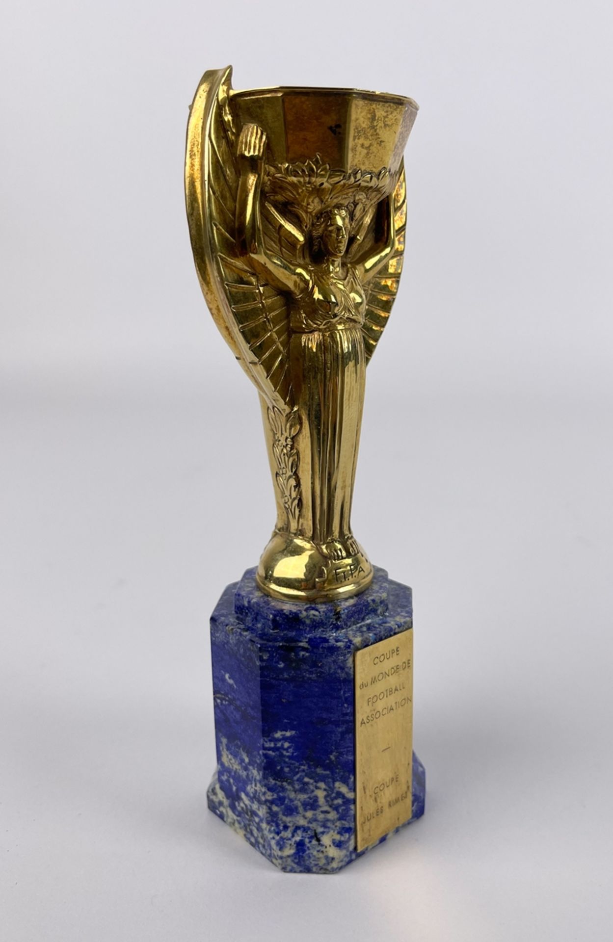 Coupe du Monde de Football Association "Jules Rimet" - Image 9 of 12