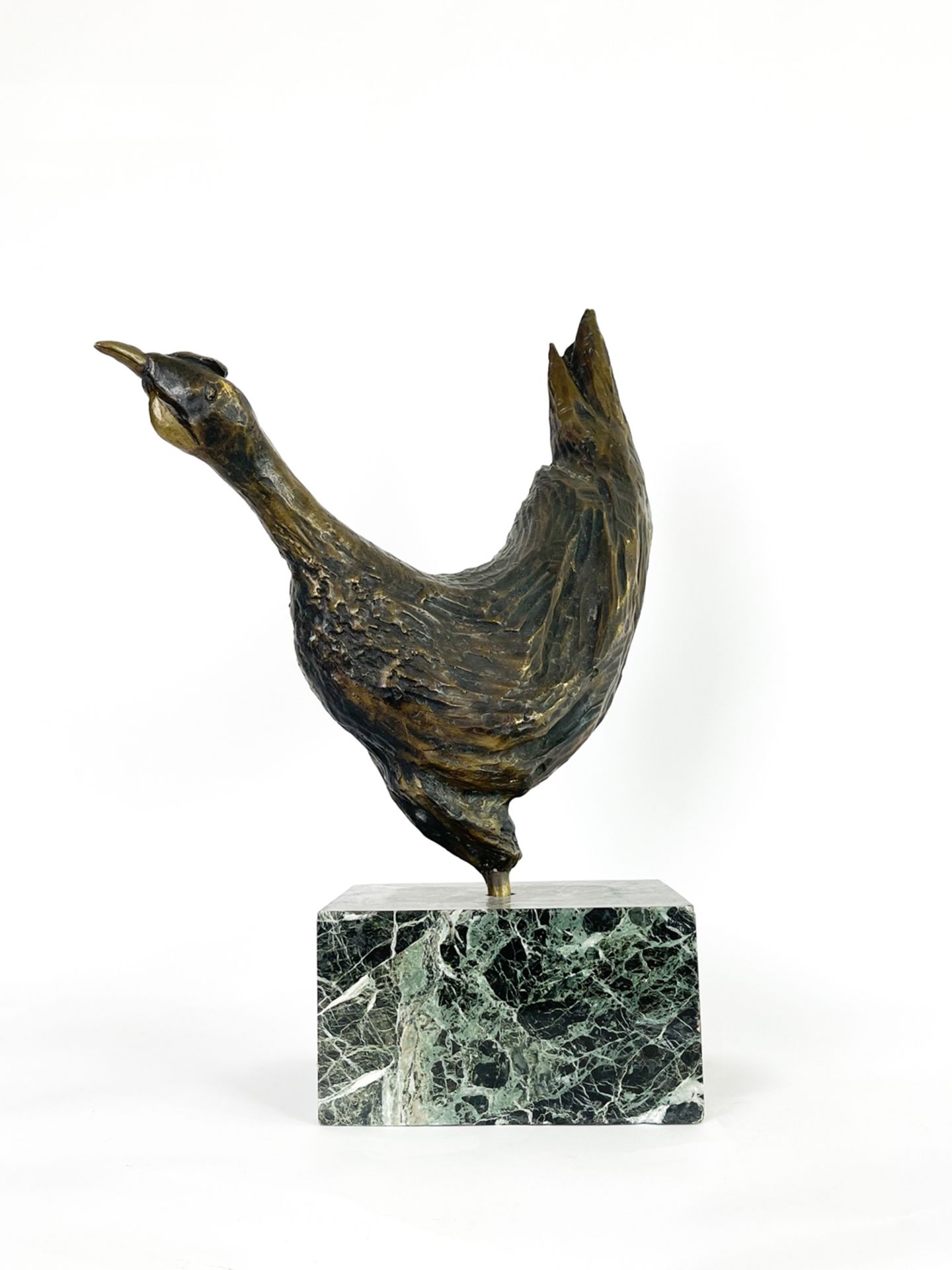 Moderne Bronzeskulptur auf Marmor "Vogel/Hahn"