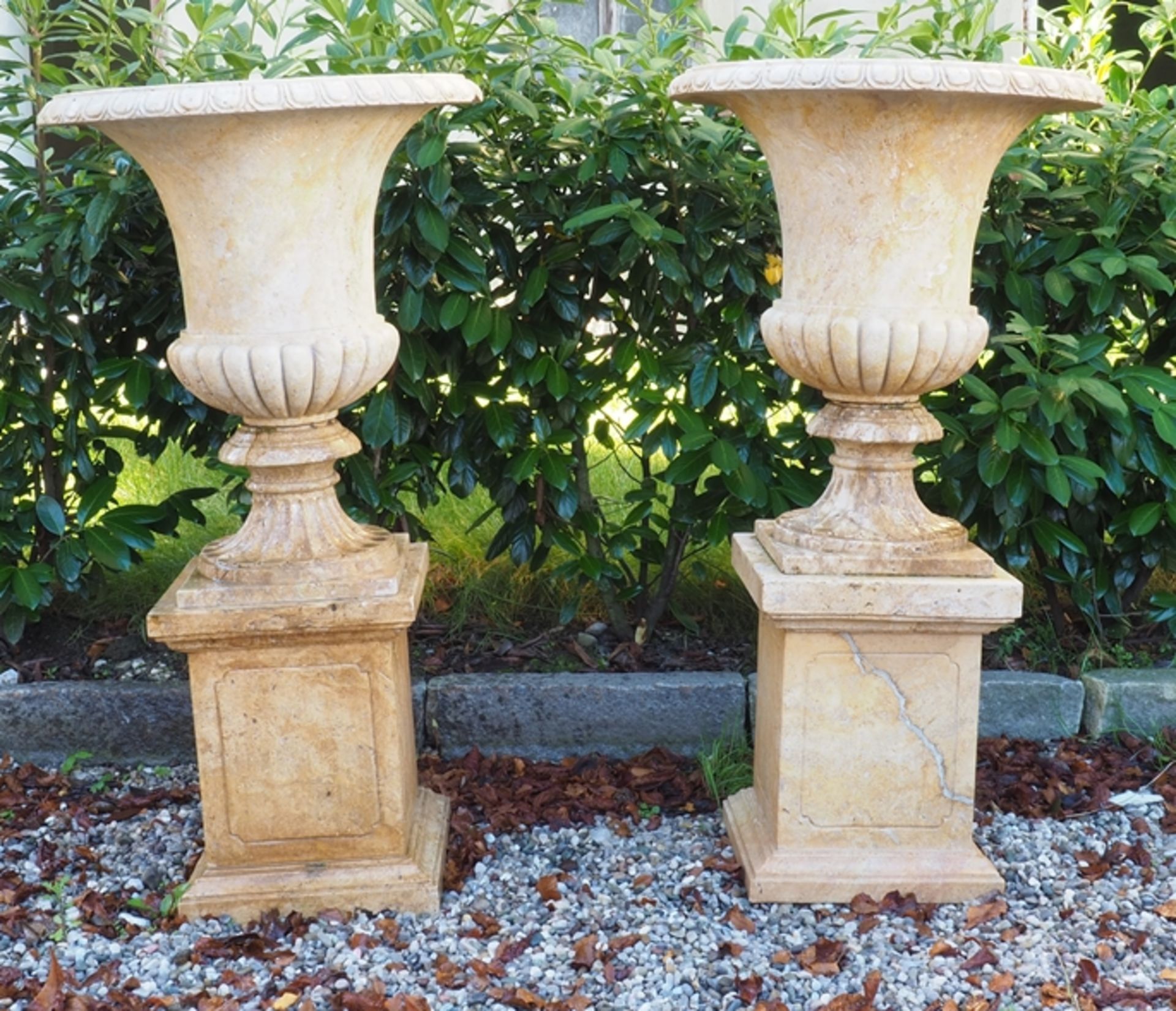 Pair of decorative vases - Image 2 of 2