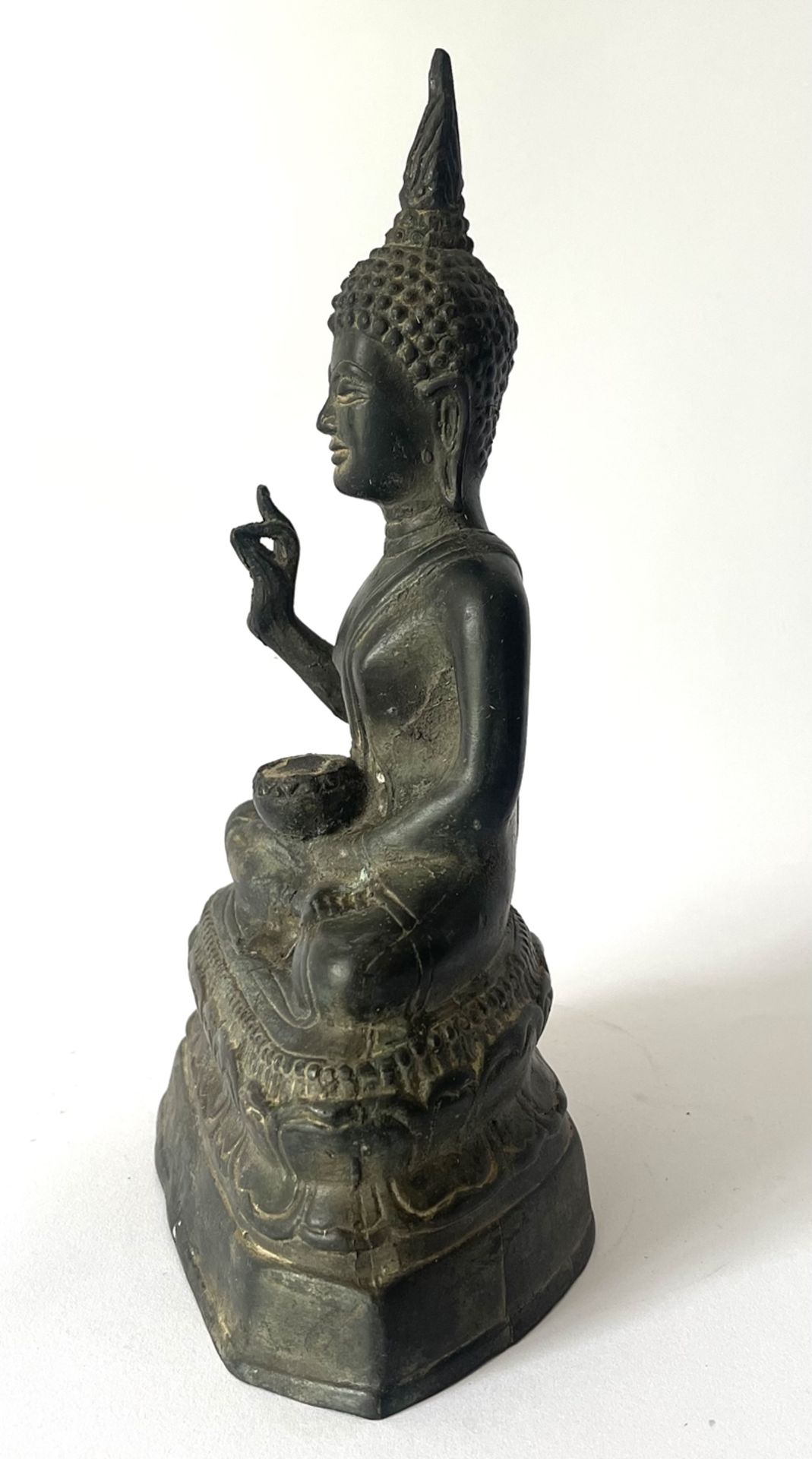 Alter traditioneller Buddha - Bild 4 aus 12