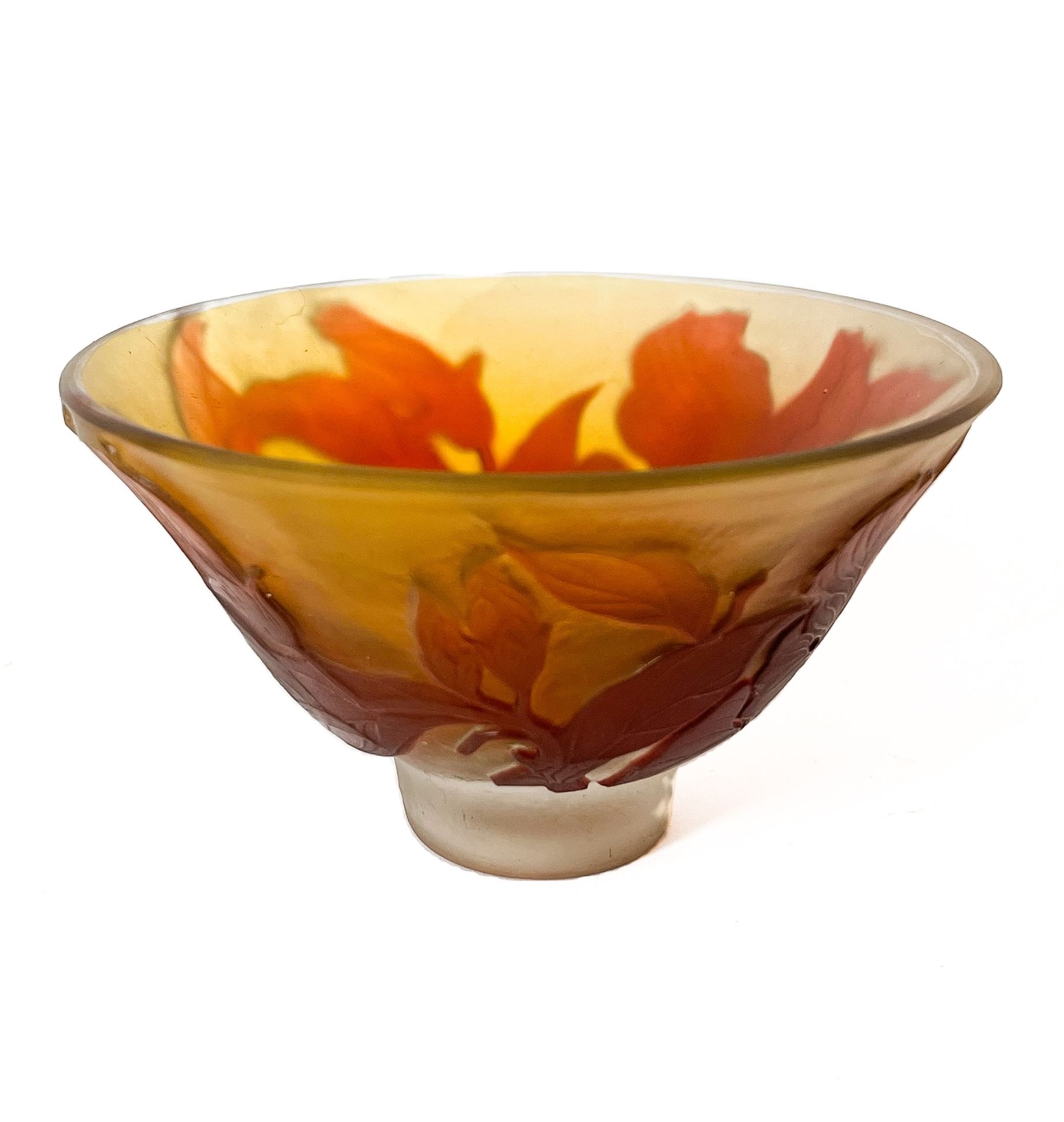 Glasschale mit roten Magnolien - Bild 4 aus 7