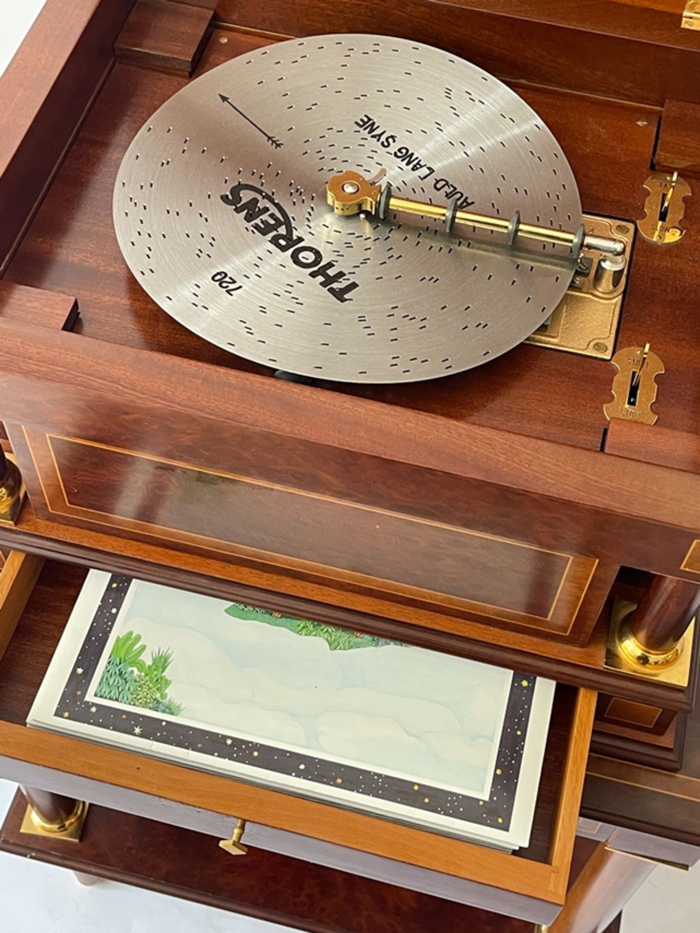 Große Musikbox/Spieluhr mit Tisch - Image 4 of 11