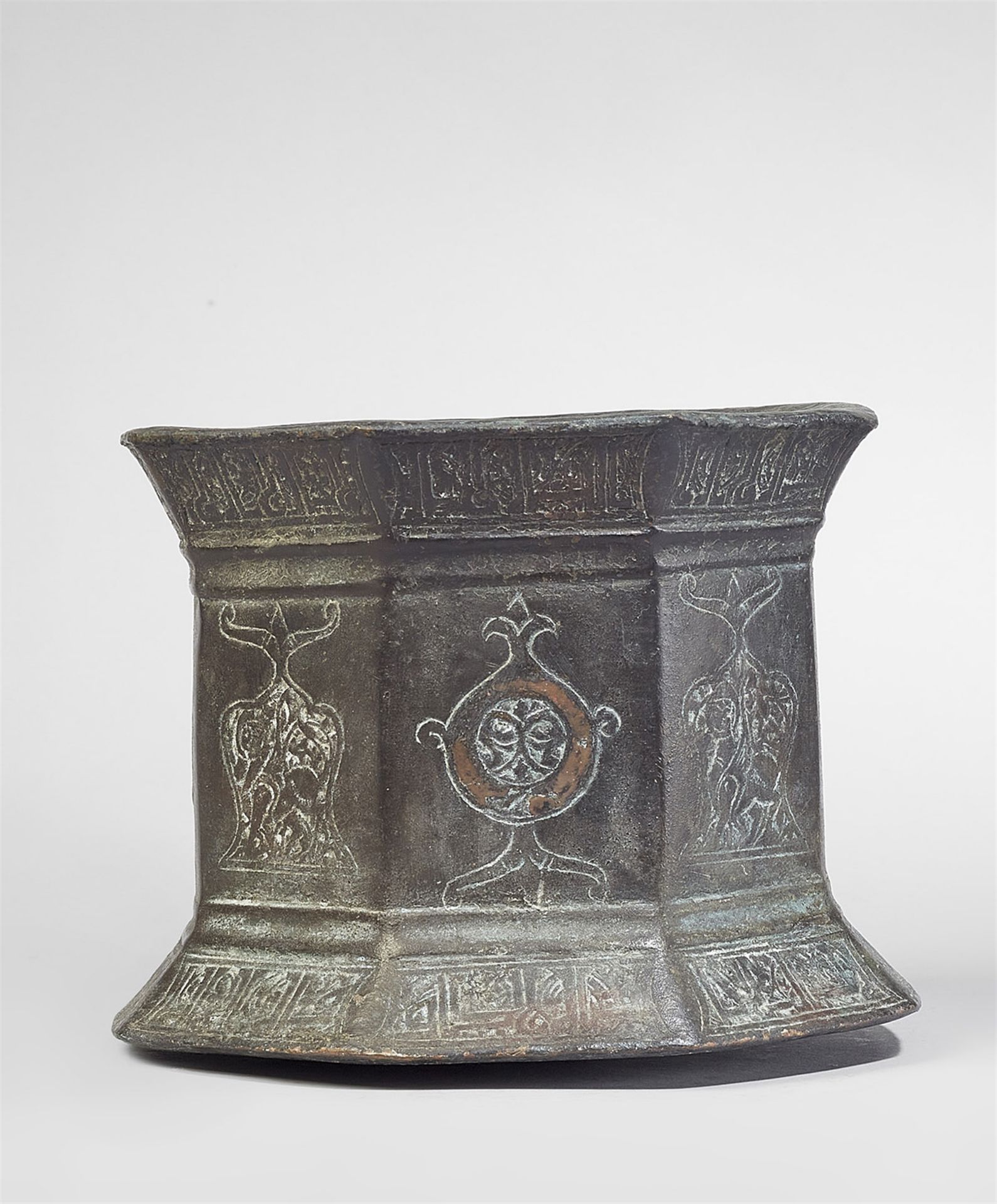 An Islamic mortar - Image 4 of 4