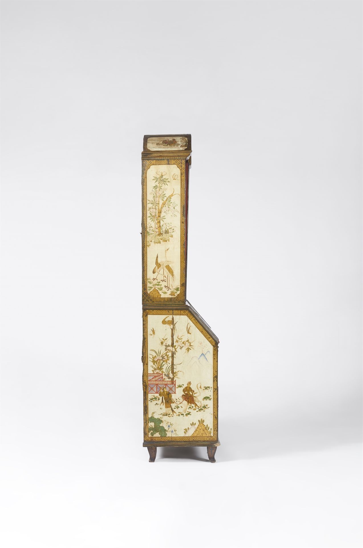 An important Chinoiserie painted cabinet - Image 13 of 26