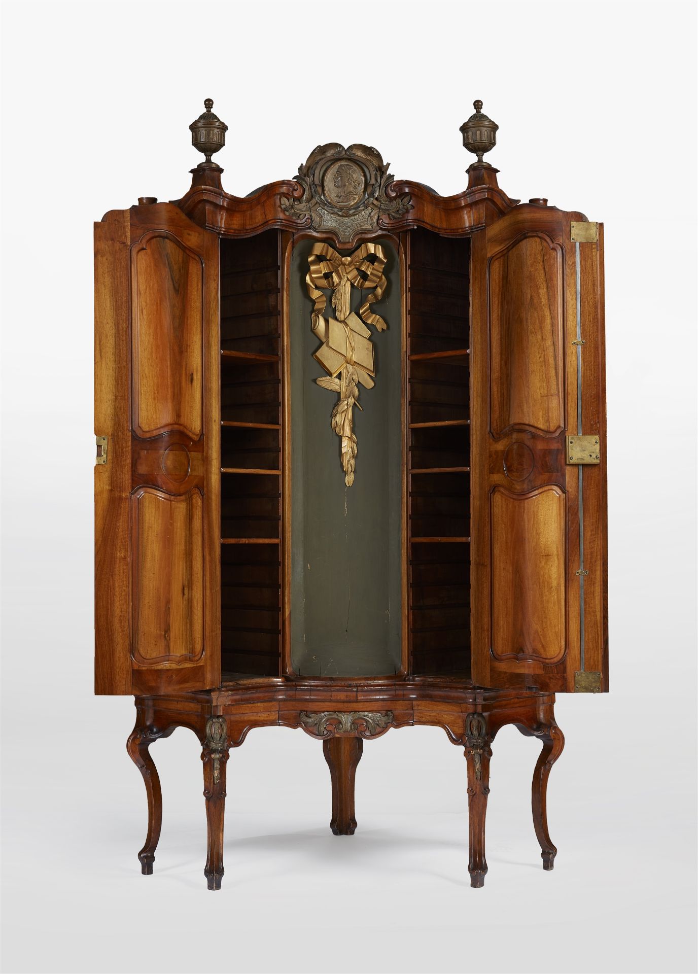 A corner cabinet made for the Counts of Seyssel d’Aix - Image 2 of 4