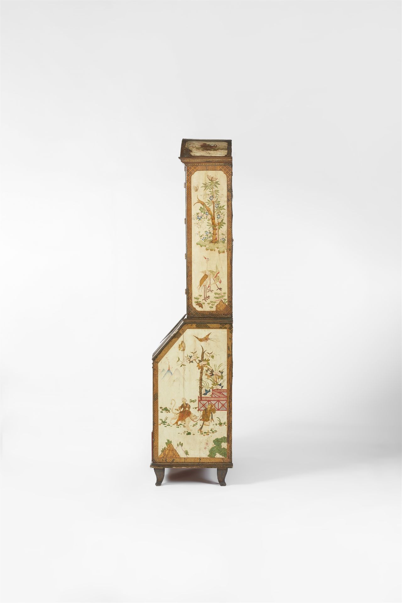 An important Chinoiserie painted cabinet - Image 14 of 26