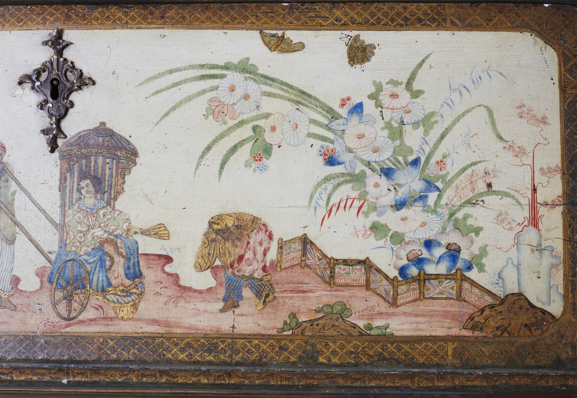 An important Chinoiserie painted cabinet - Image 19 of 26