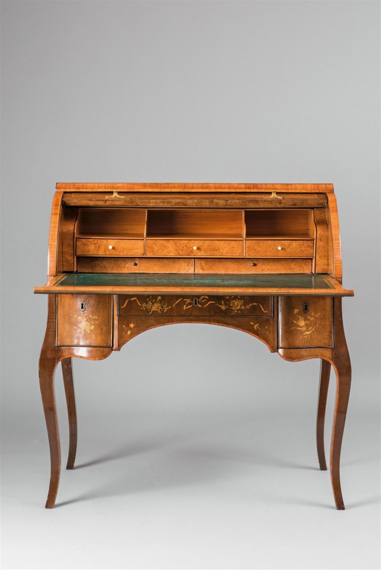 A David Roentgen cylinder bureau - Image 2 of 7