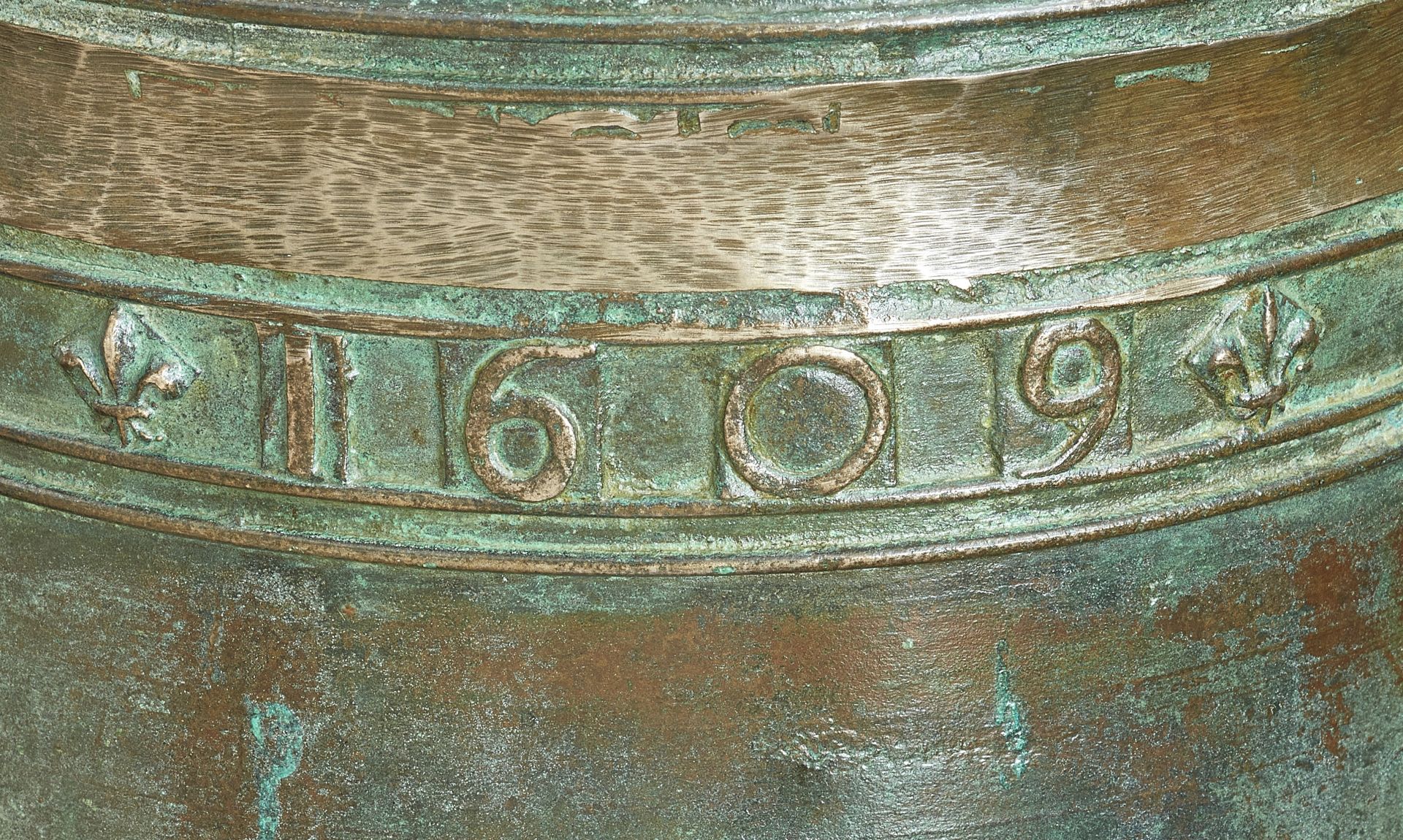 A rare bronze mission bell from 1609 - Image 5 of 5
