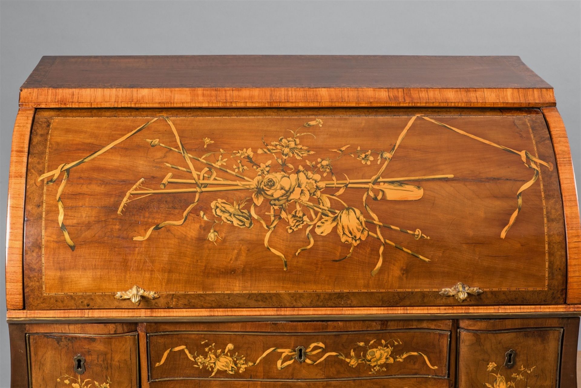 A David Roentgen cylinder bureau - Image 6 of 7