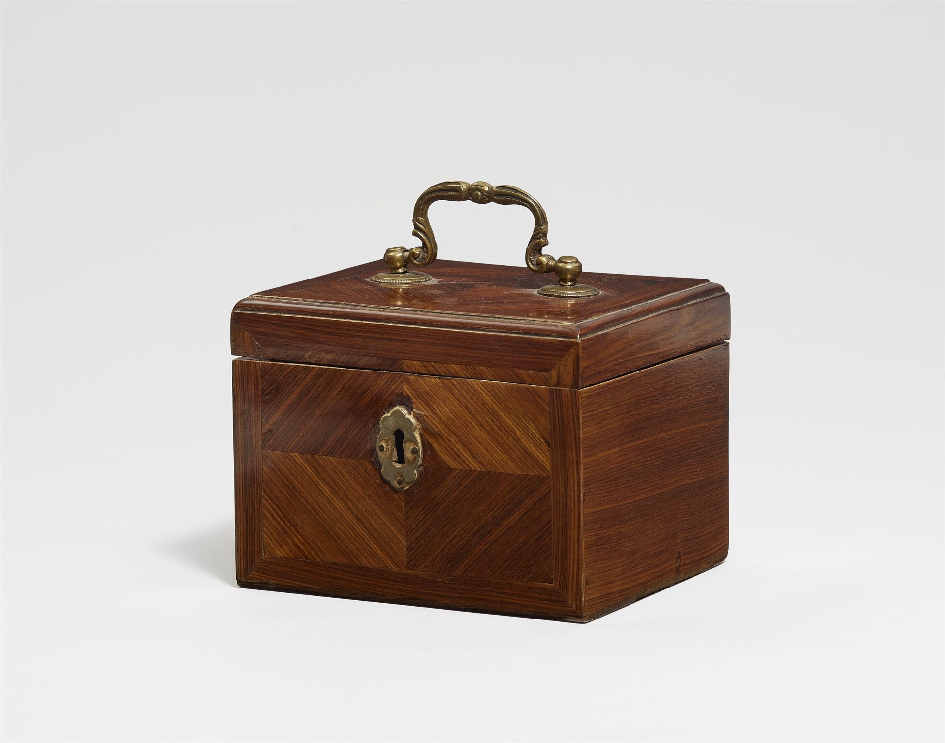 A small tea caddy