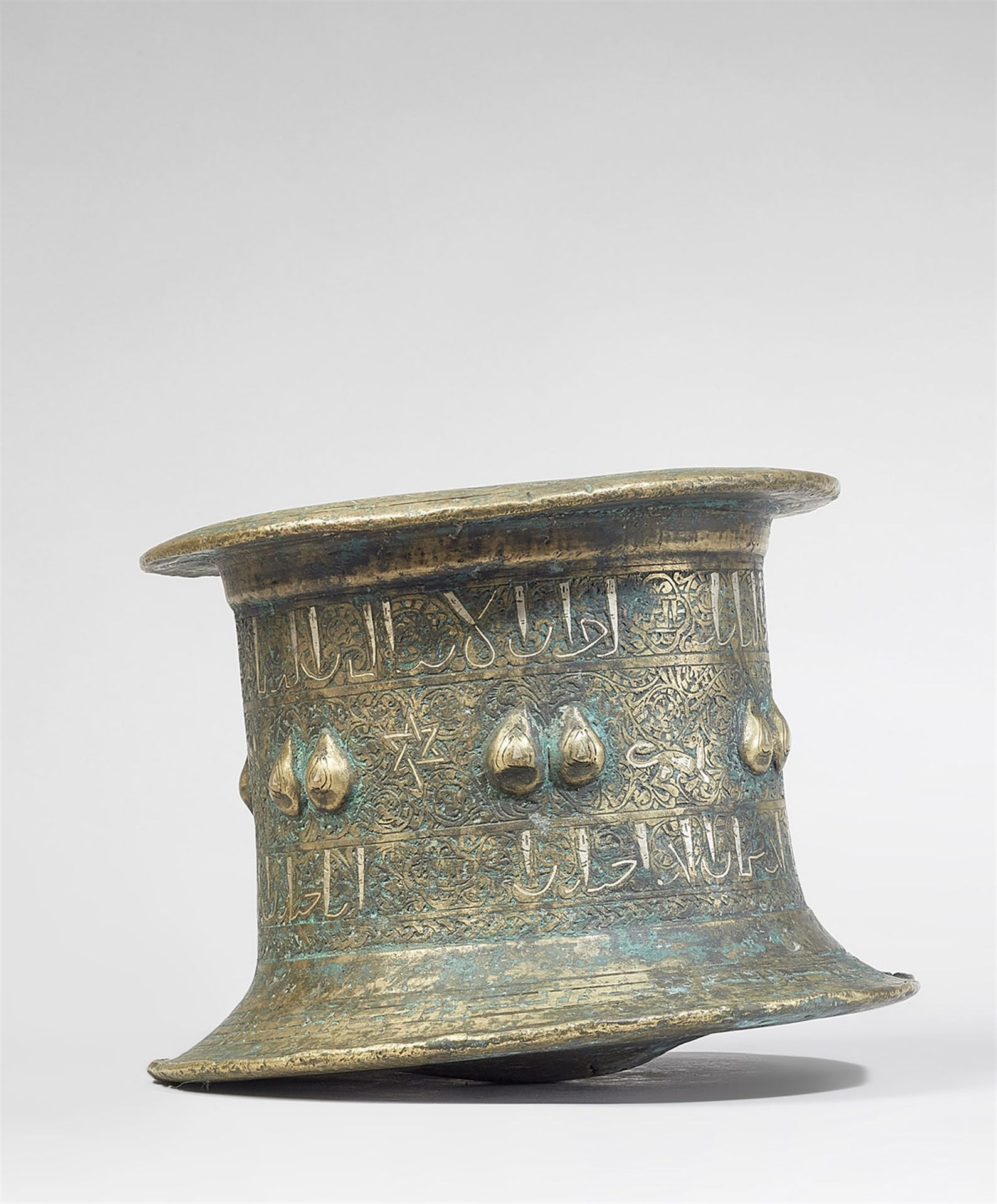 An Islamic mortar with lotus bud reliefs - Image 4 of 5