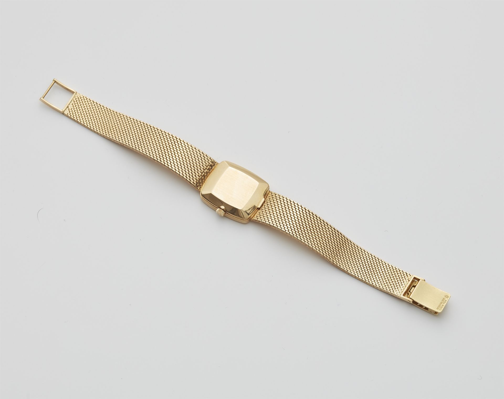 An 18k yellow gold manually wound Patek Philippe Ellipse d´Or ladies wristwatch. - Image 3 of 3