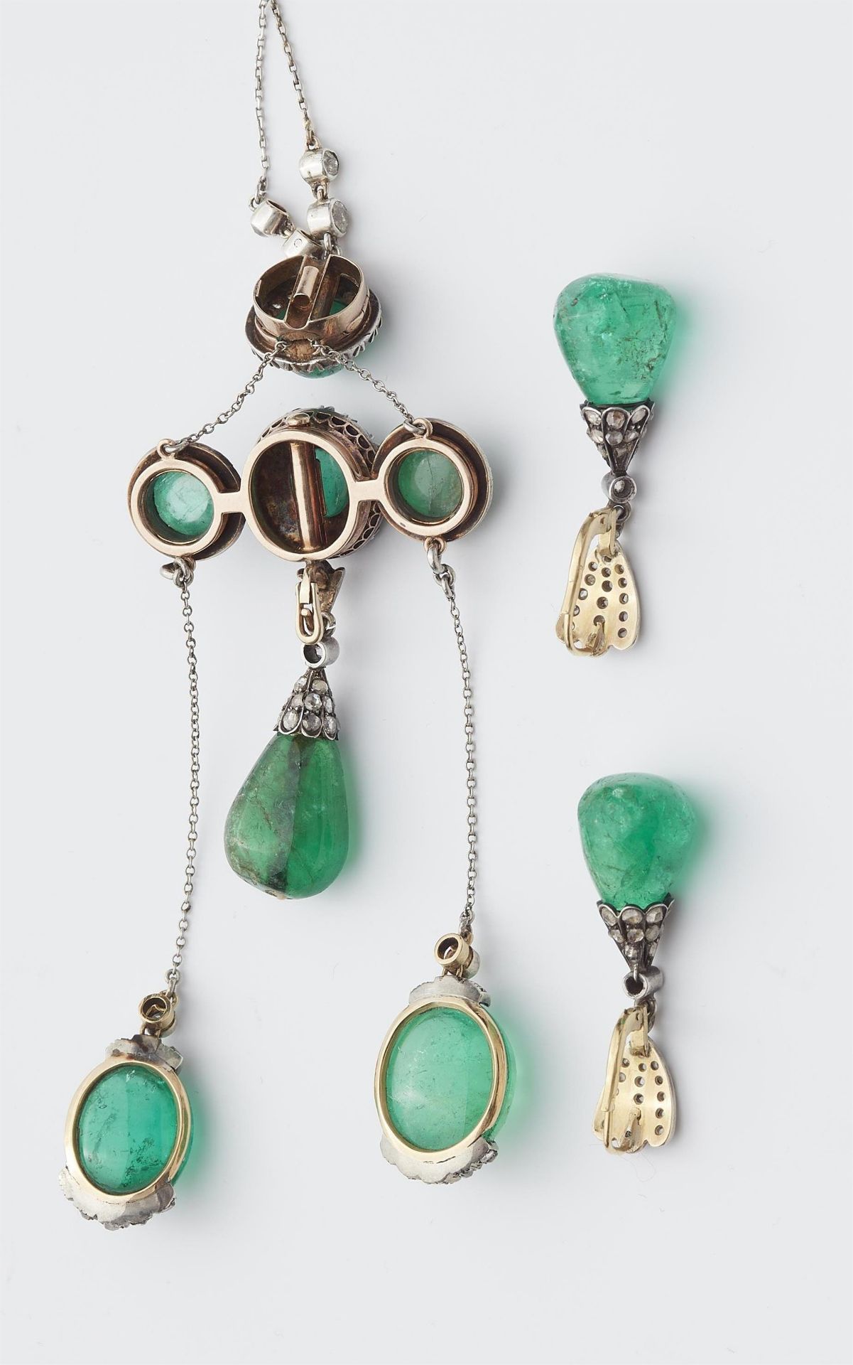 Parts of Italian antique silver 14k gold, emerald and diamond jewellery set comprising a multi-part  - Image 4 of 4