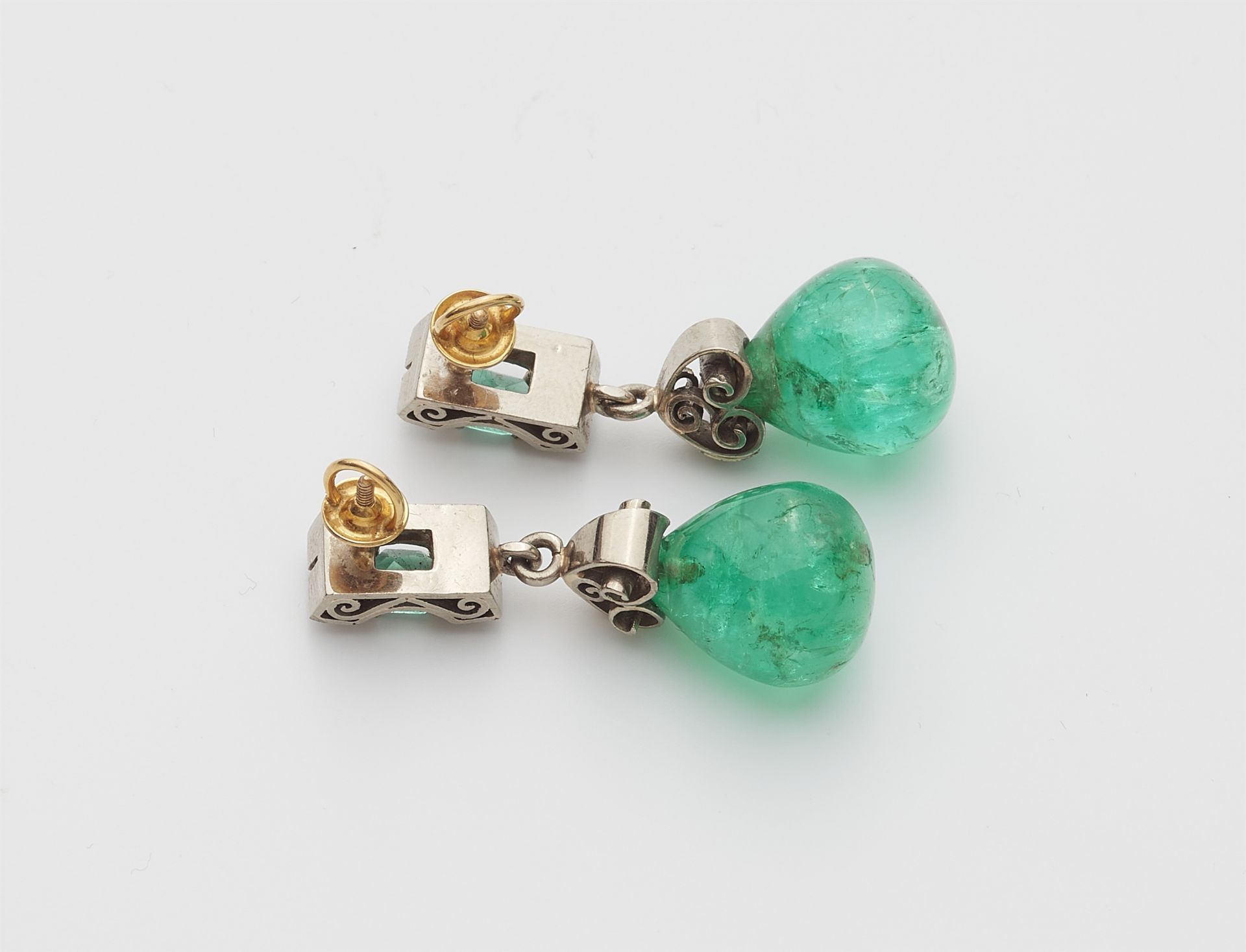 Paar Ohrringe mit Smaragdpampeln - Bild 2 aus 2