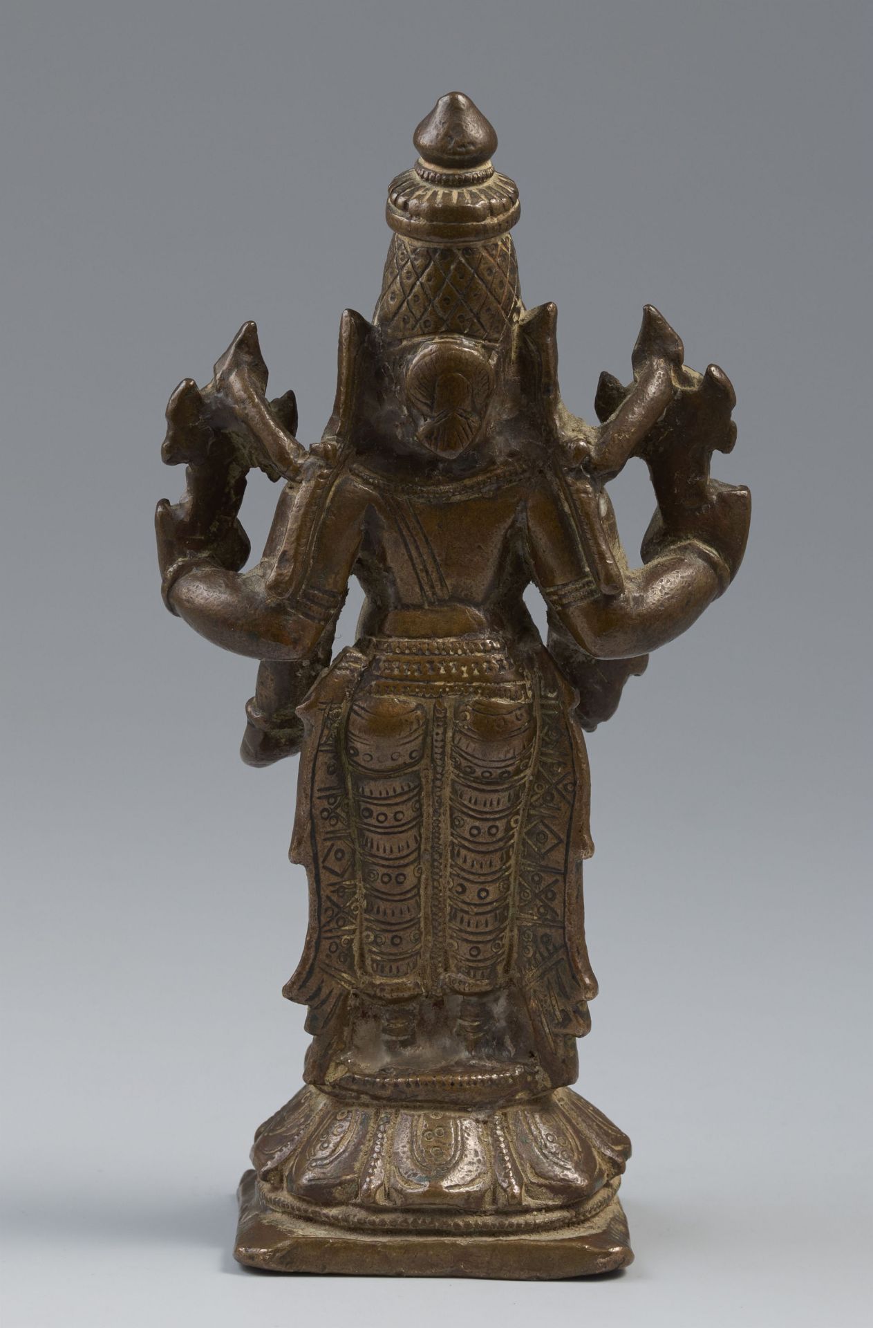Figur des Vishnu. Kupfrige Bronze. Süd-Indien. 17./19. Jh. - Bild 2 aus 3