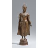 Buddha im Fürstenschmuck. Bronze. Thailand. Ayutthaya-Stil, 17. Jh. oder später
