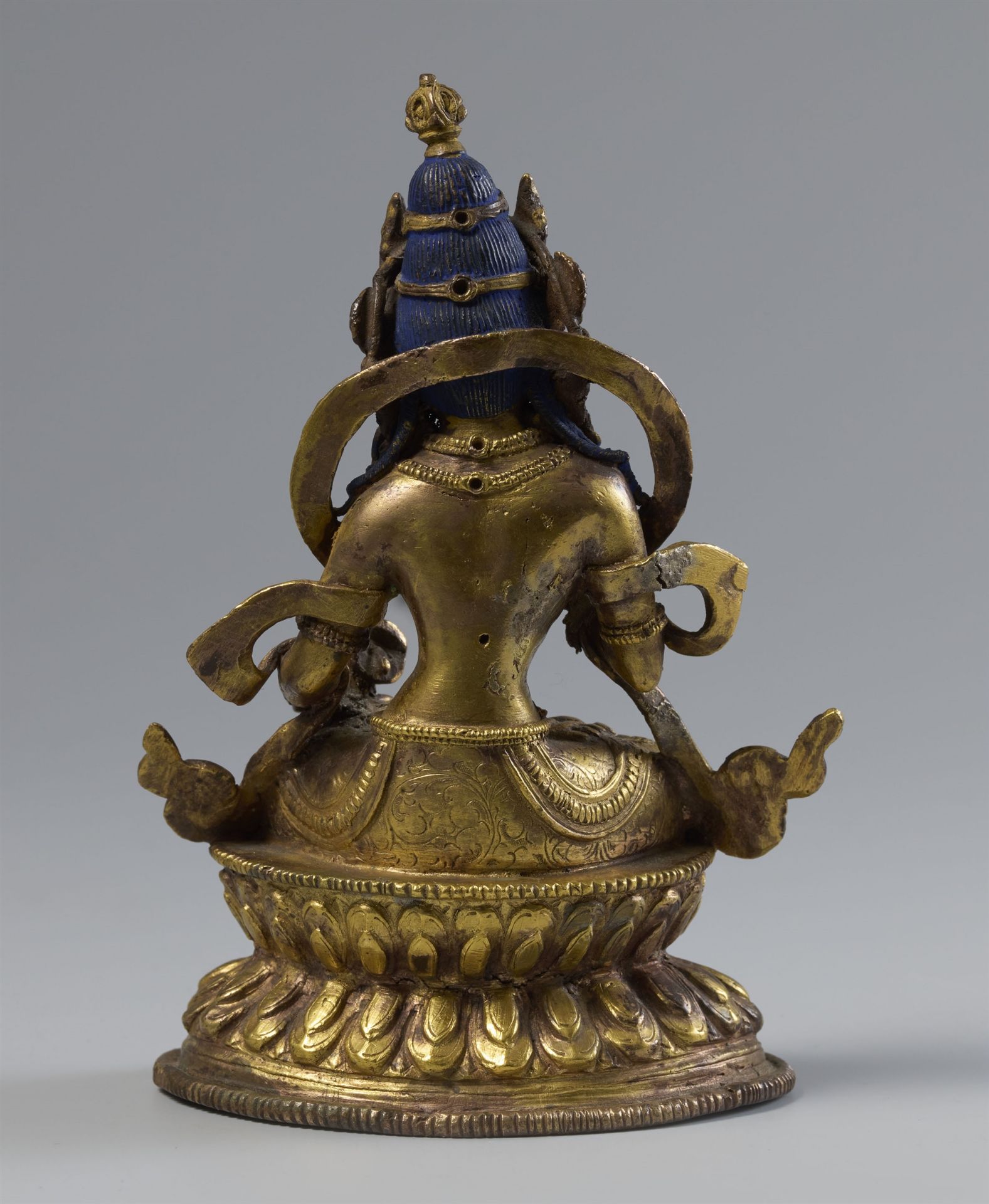 A Sinotibetan gilt bronze figure of Vajrasattva. 19th/20th century - Image 2 of 2
