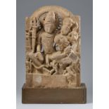 Stele von Shiva und Parvati (Umamaheshvara). Stein. Indien, Rajasthan/Madhya Pradesh. 11./13. Jh.