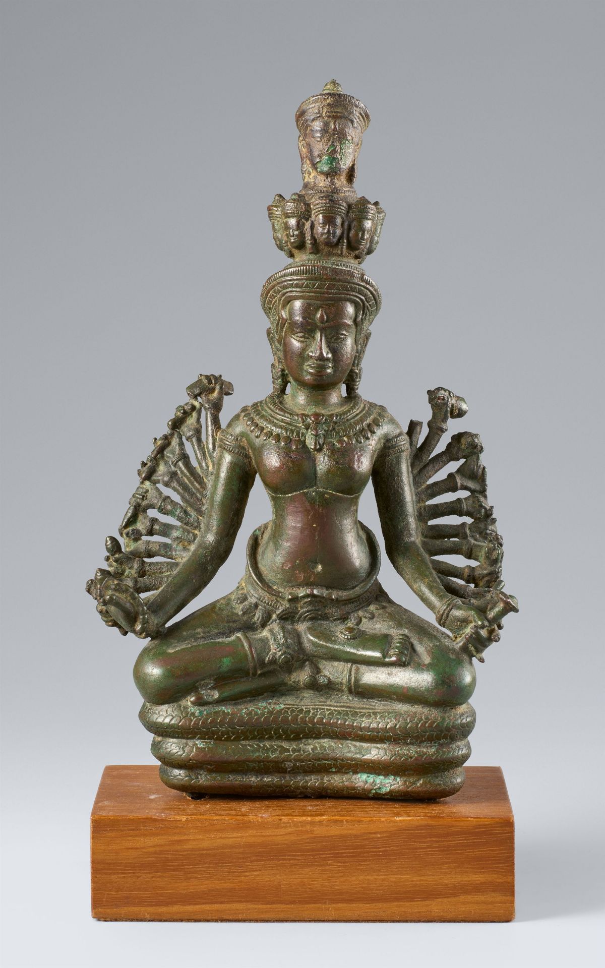 Figur des Prajnaparamita. Bronze. Thailand, vermutlicher Fundort Provinz Nakhom Ratchasima, Amphoe K