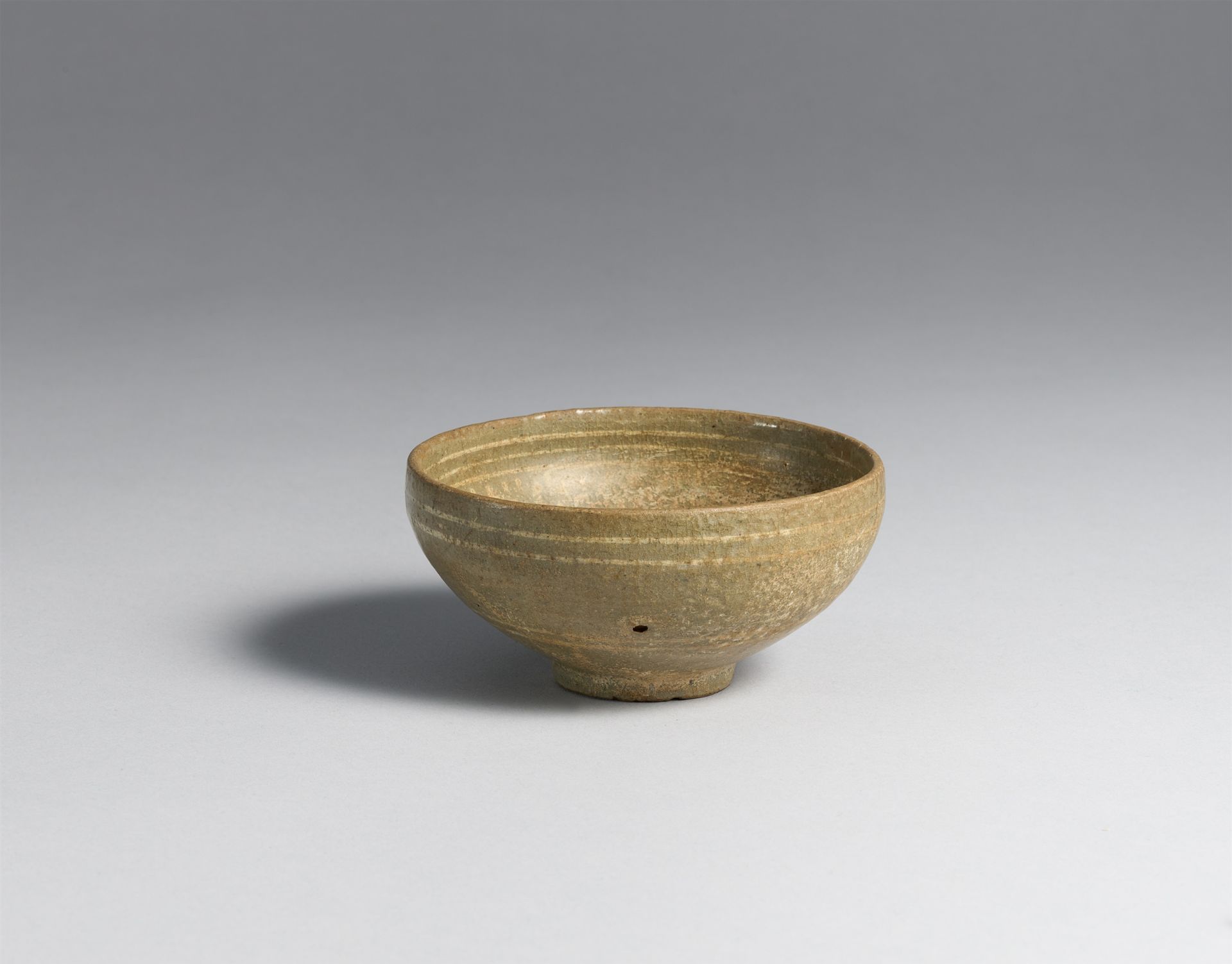 A small Korean celadon bowl. Goryeo dynasty, 12th/13th century - Image 2 of 2