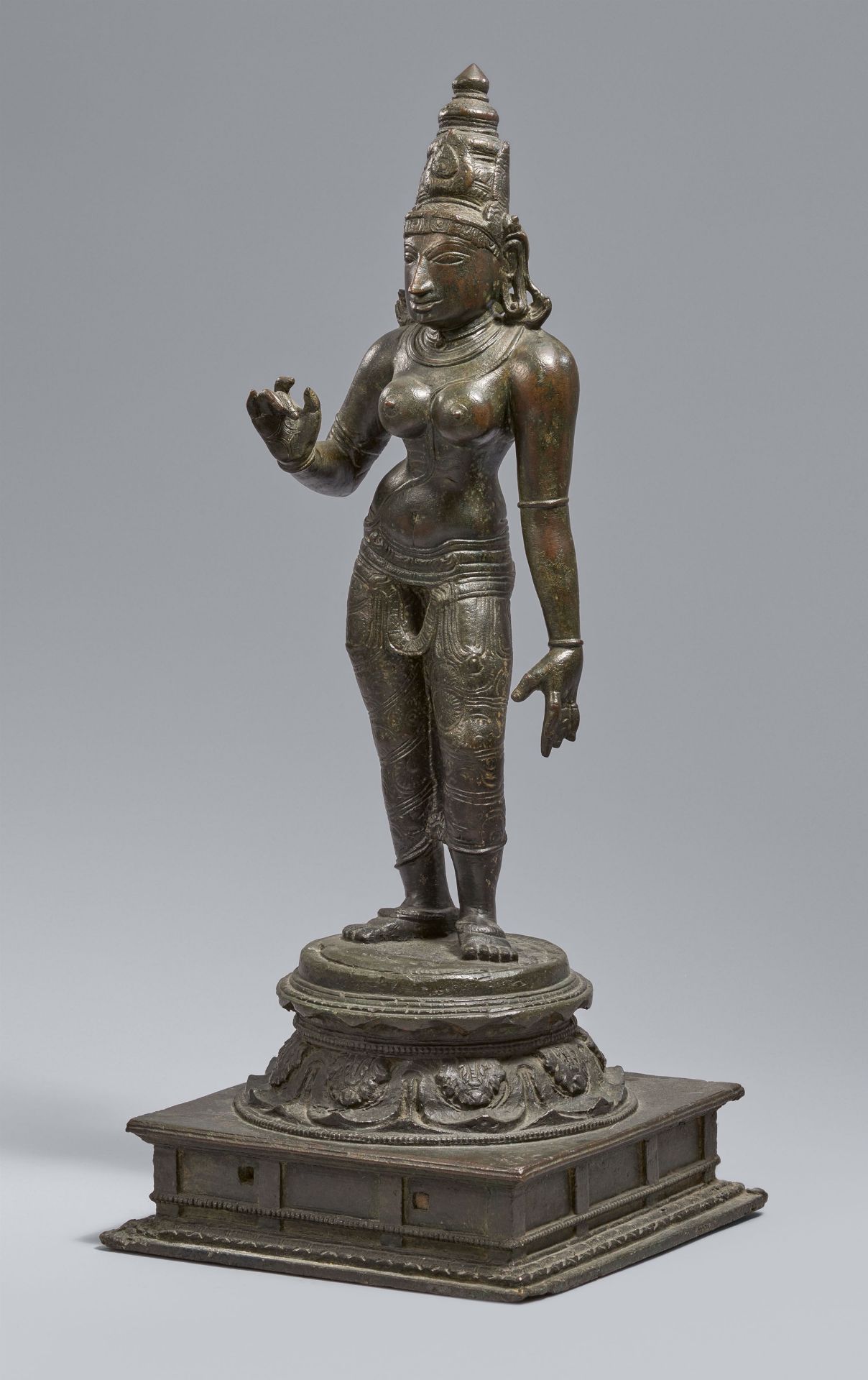 A fine bronze figure of Bhudevi or Parvati. Southern India, Tamil Nadu. Vijayanagara period, ca. 16t - Image 2 of 8