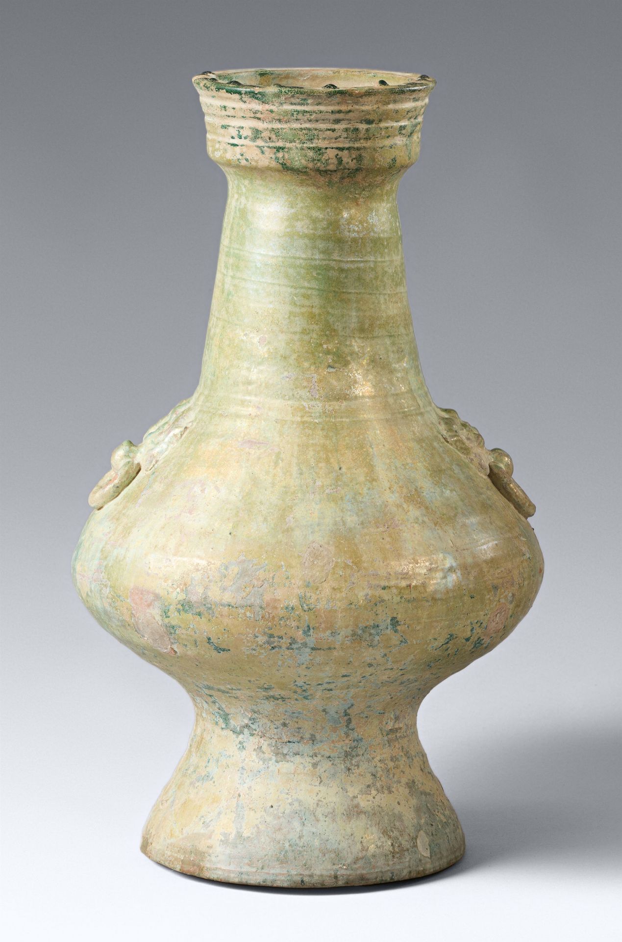 Hu mit grüner Bleiglasur. Han-Zeit (206 v. Chr.–220 n. Chr.)
